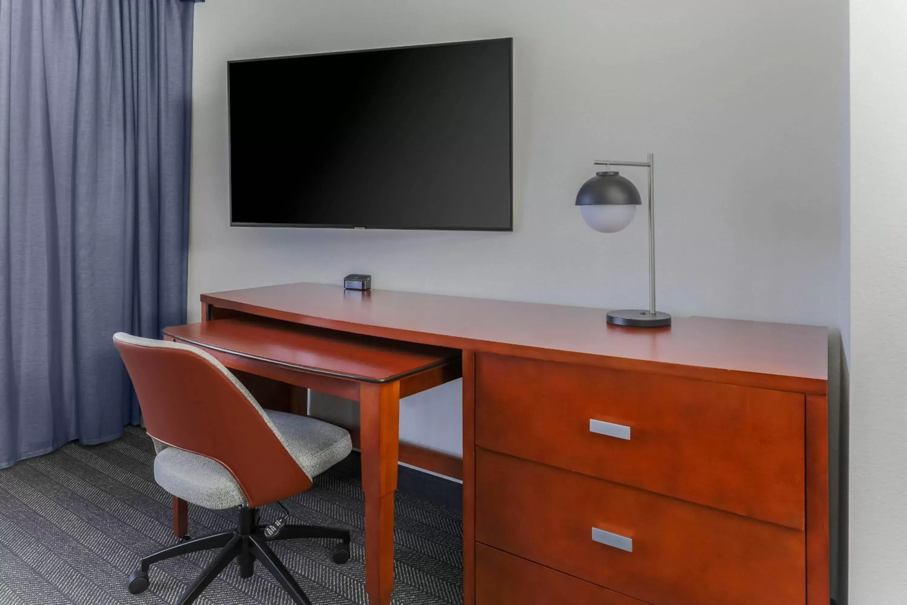 Large King Room in Courtyard Austin Airport Large King Room in Courtyard Austin Airport