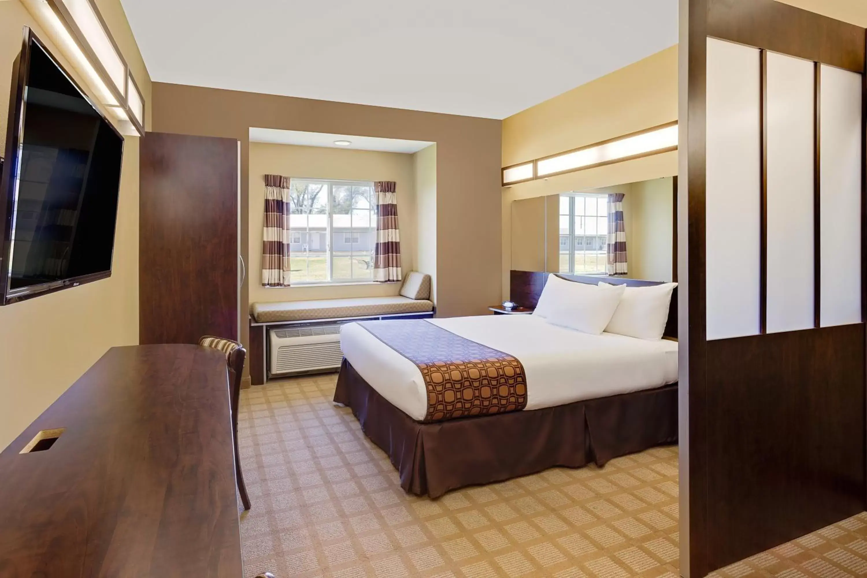 Queen Studio Suite - Mobility Access/Non-Smoking in Microtel Inn & Suites by Wyndham Prairie du Chien Queen Studio Suite - Mobility Access/Non-Smoking in Microtel Inn & Suites by Wyndham Prairie du Chien