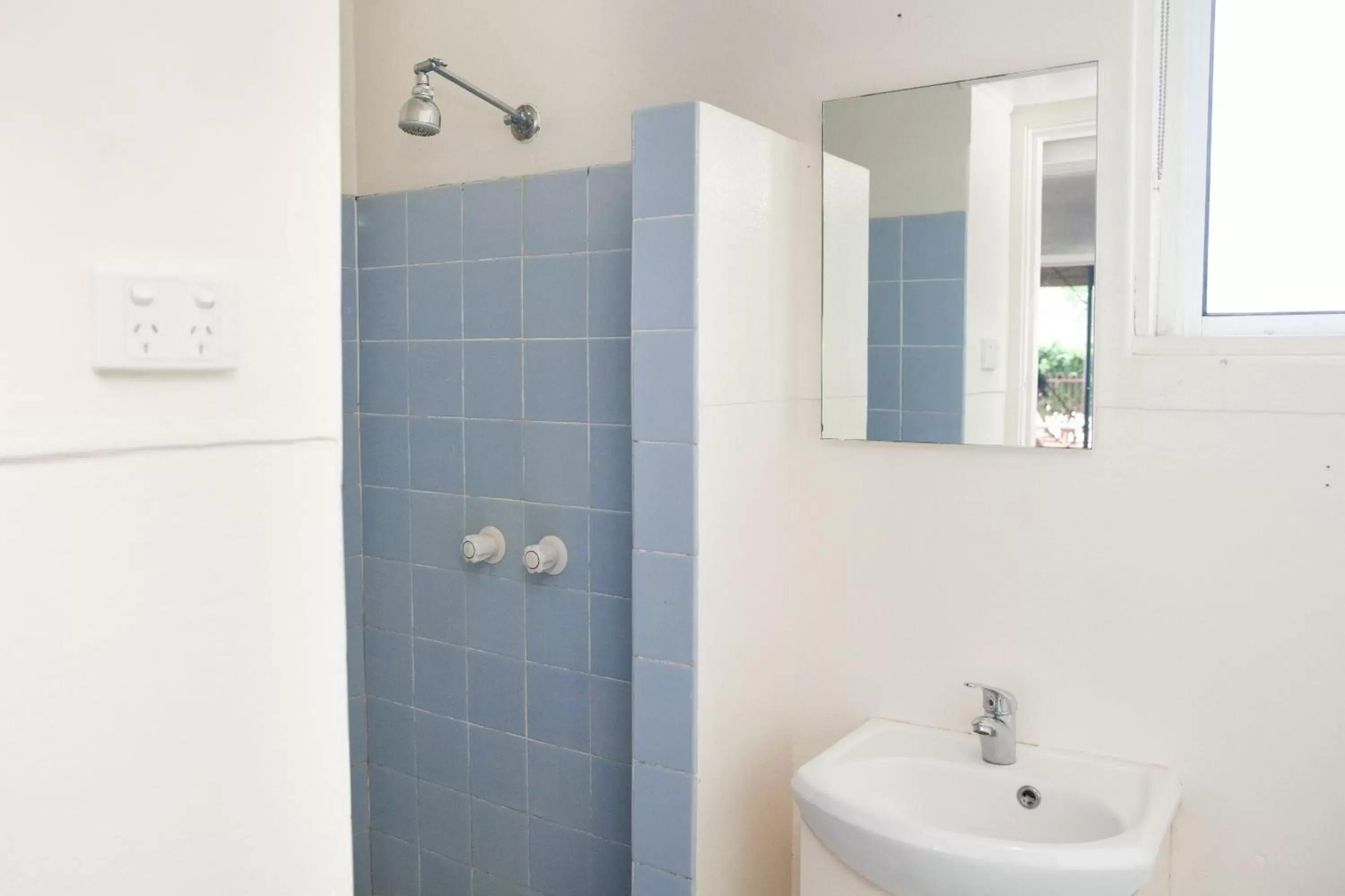 Twin Room with Private Bathroom in Royal Hotel Singleton Twin Room with Private Bathroom in Royal Hotel Singleton