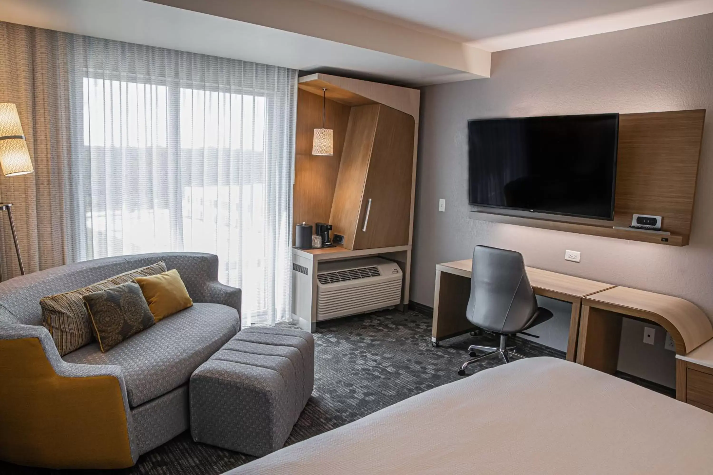 King Guest Room with Sofa Bed in Courtyard by Marriott Greenville Mauldin King Guest Room with Sofa Bed in Courtyard by Marriott Greenville Mauldin