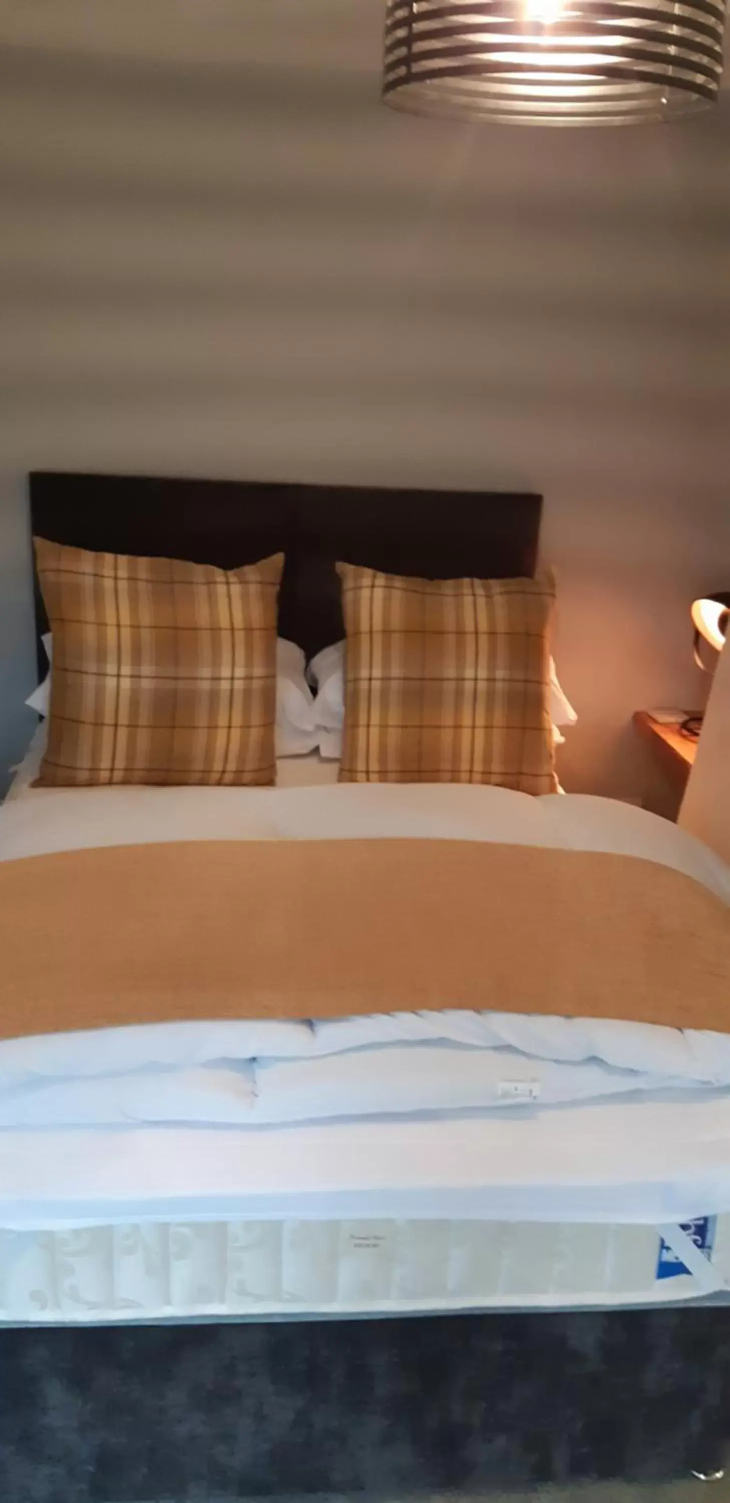 Large Double Room in The Masons Arms Large Double Room in The Masons Arms