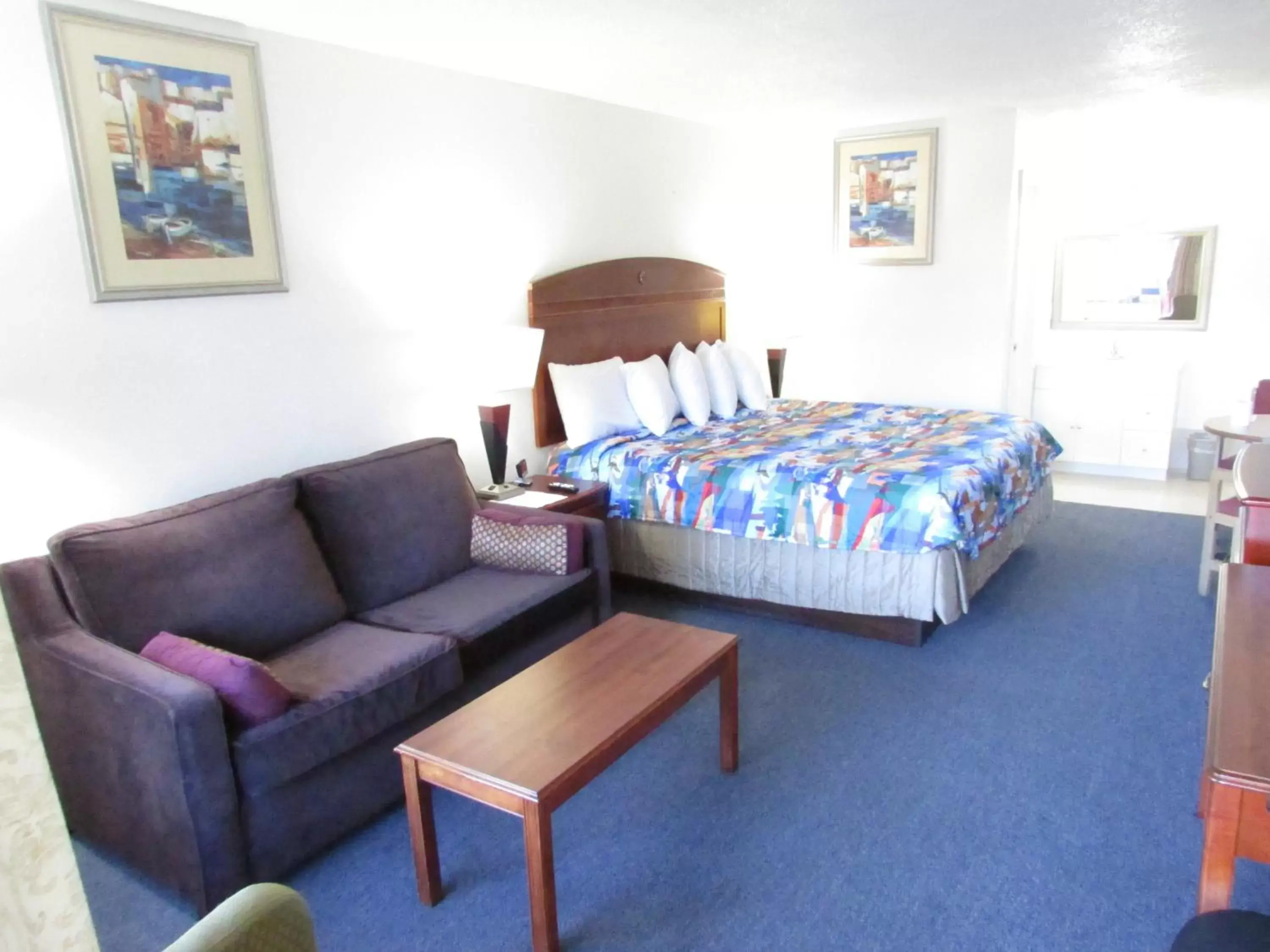 King Studio with Sofa Bed in Parsons Inn and Extended Stay King Studio with Sofa Bed in Parsons Inn and Extended Stay