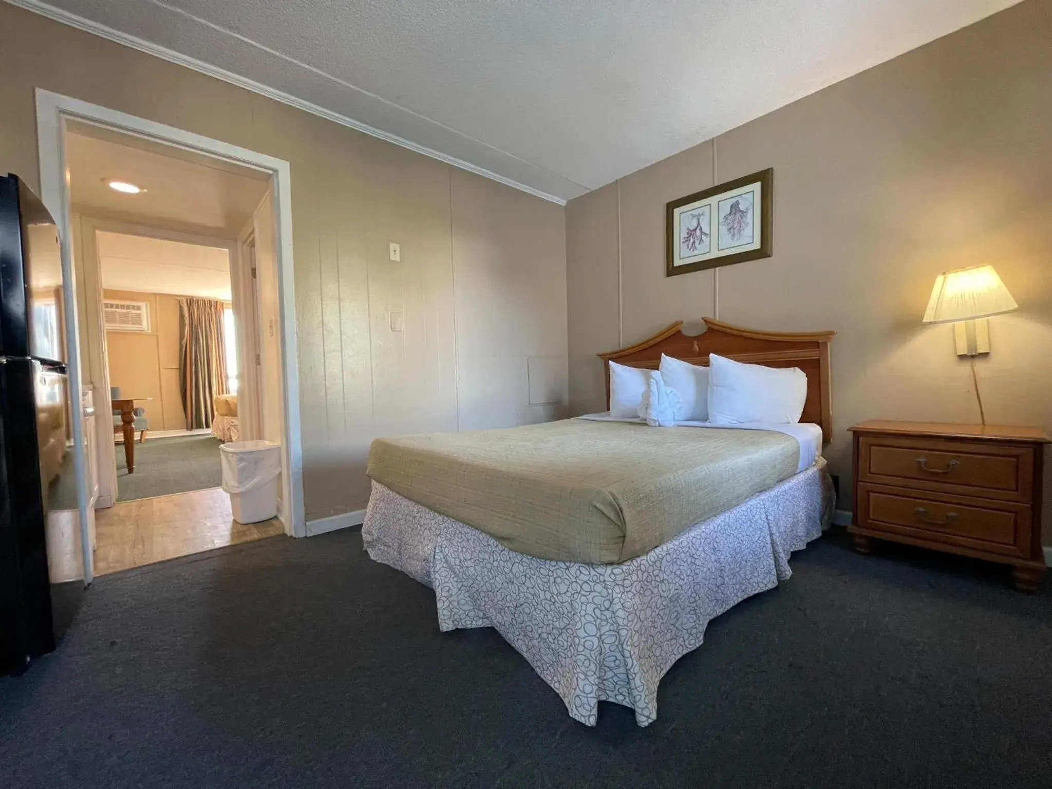 Two-Bedroom Suite in Polynesian Oceanfront Hotel Two-Bedroom Suite in Polynesian Oceanfront Hotel