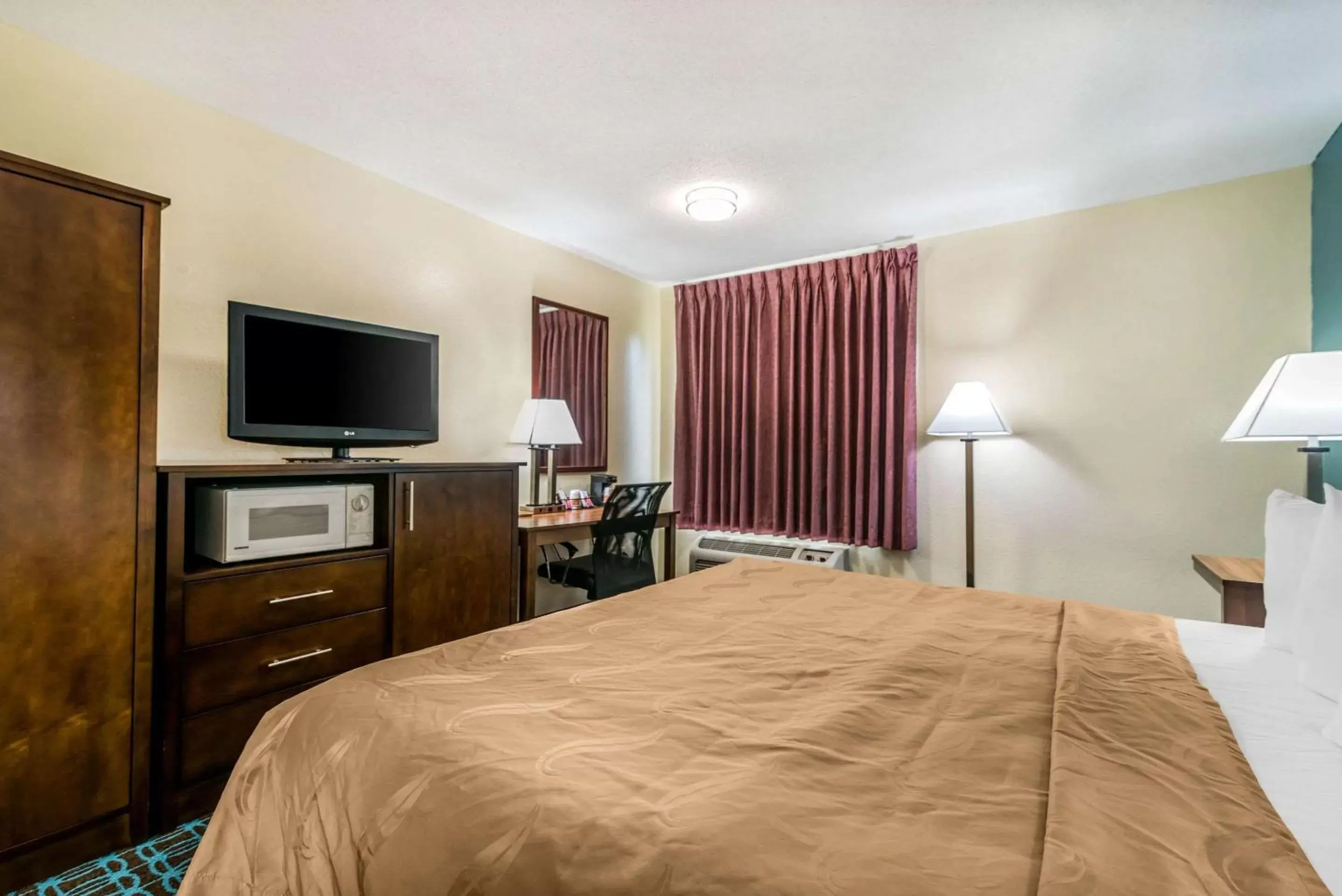 King Room with Roll-In Shower - Accessible/Non-Smoking in Quality Inn Loudon/Concord King Room with Roll-In Shower - Accessible/Non-Smoking in Quality Inn Loudon/Concord