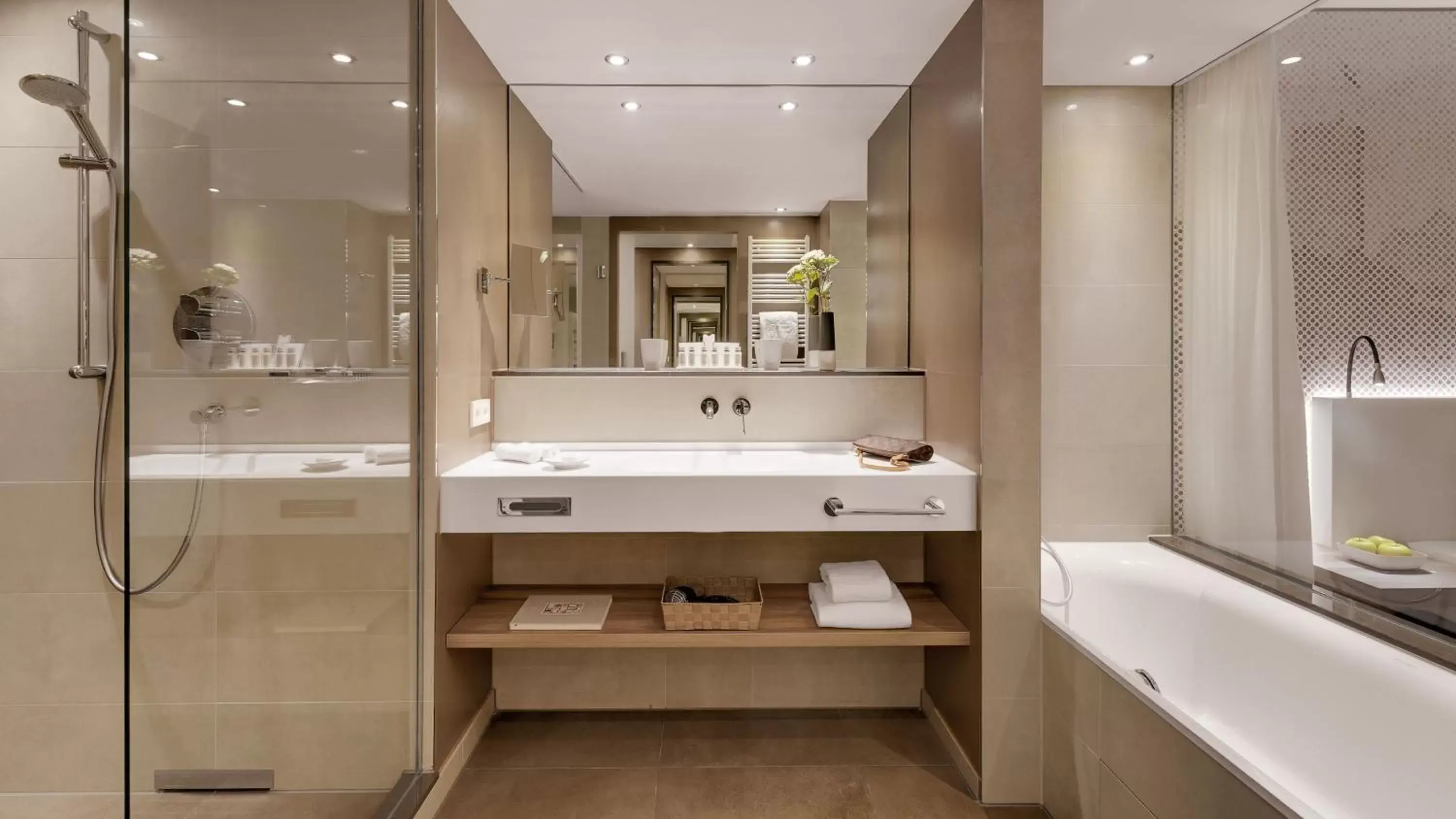 Deluxe Double Room in Hotel Stadt Lörrach Deluxe Double Room in Hotel Stadt Lörrach