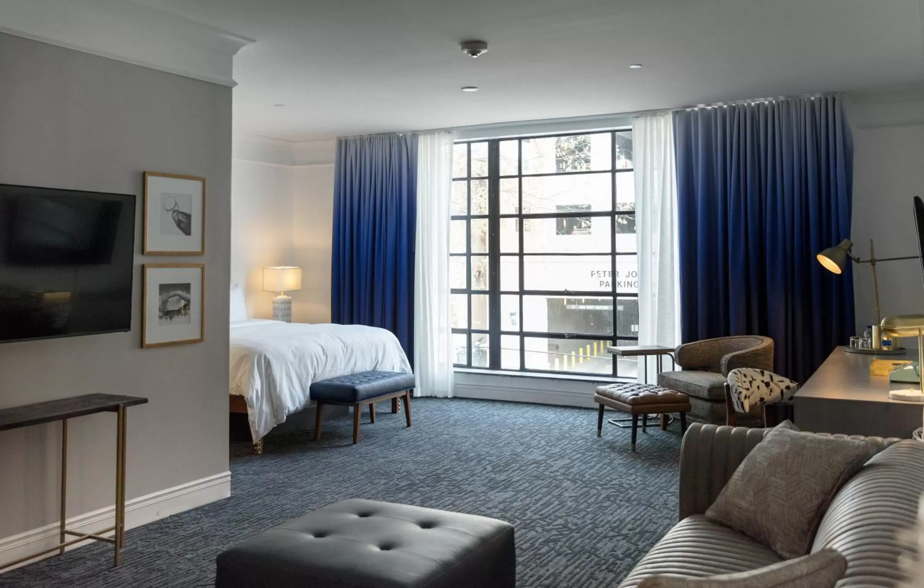 Superior King Suite in Hotel Trundle Superior King Suite in Hotel Trundle