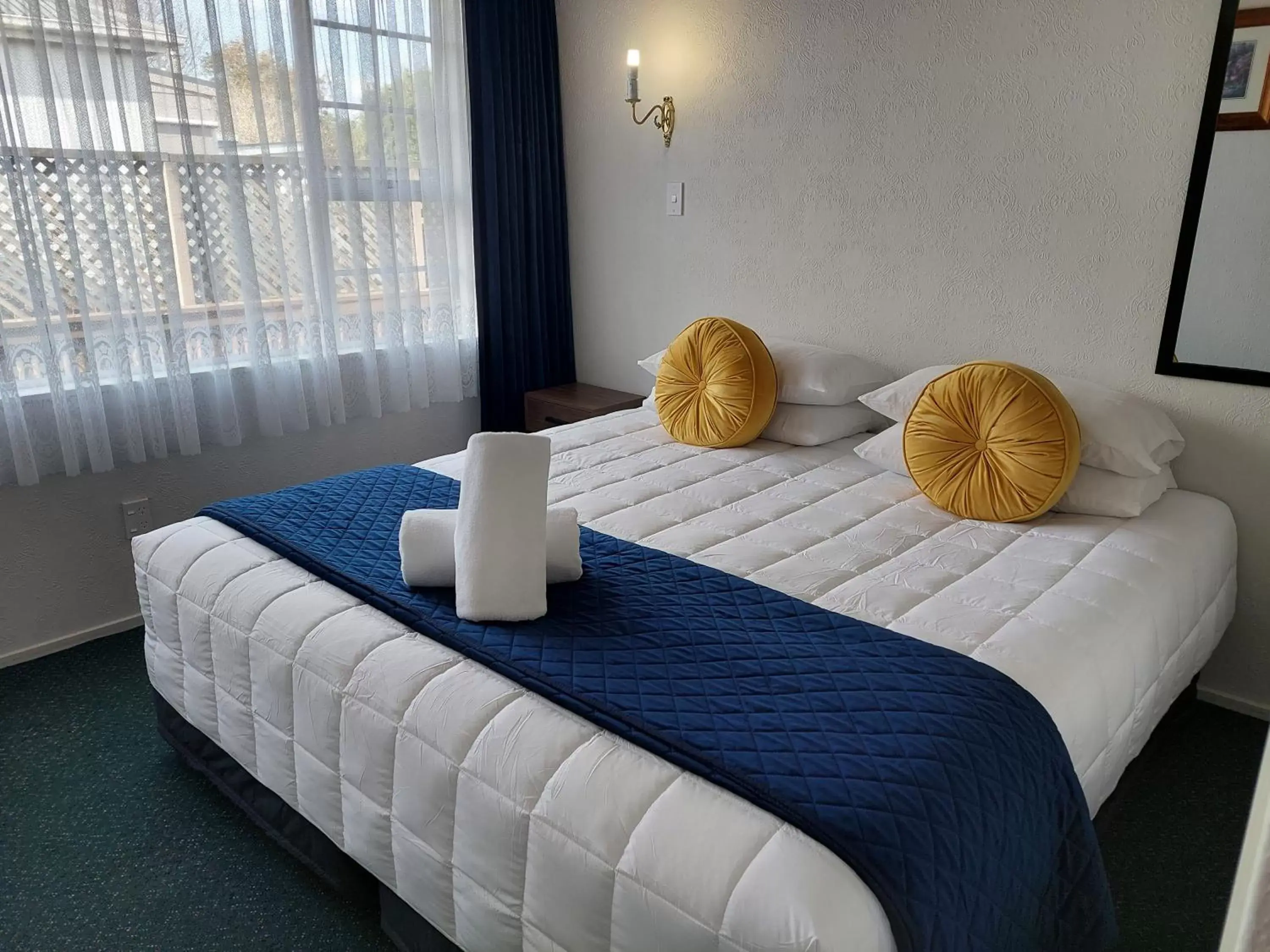 Executive Two-Bedroom Apartment in Colonial on Tay Executive Two-Bedroom Apartment in Colonial on Tay