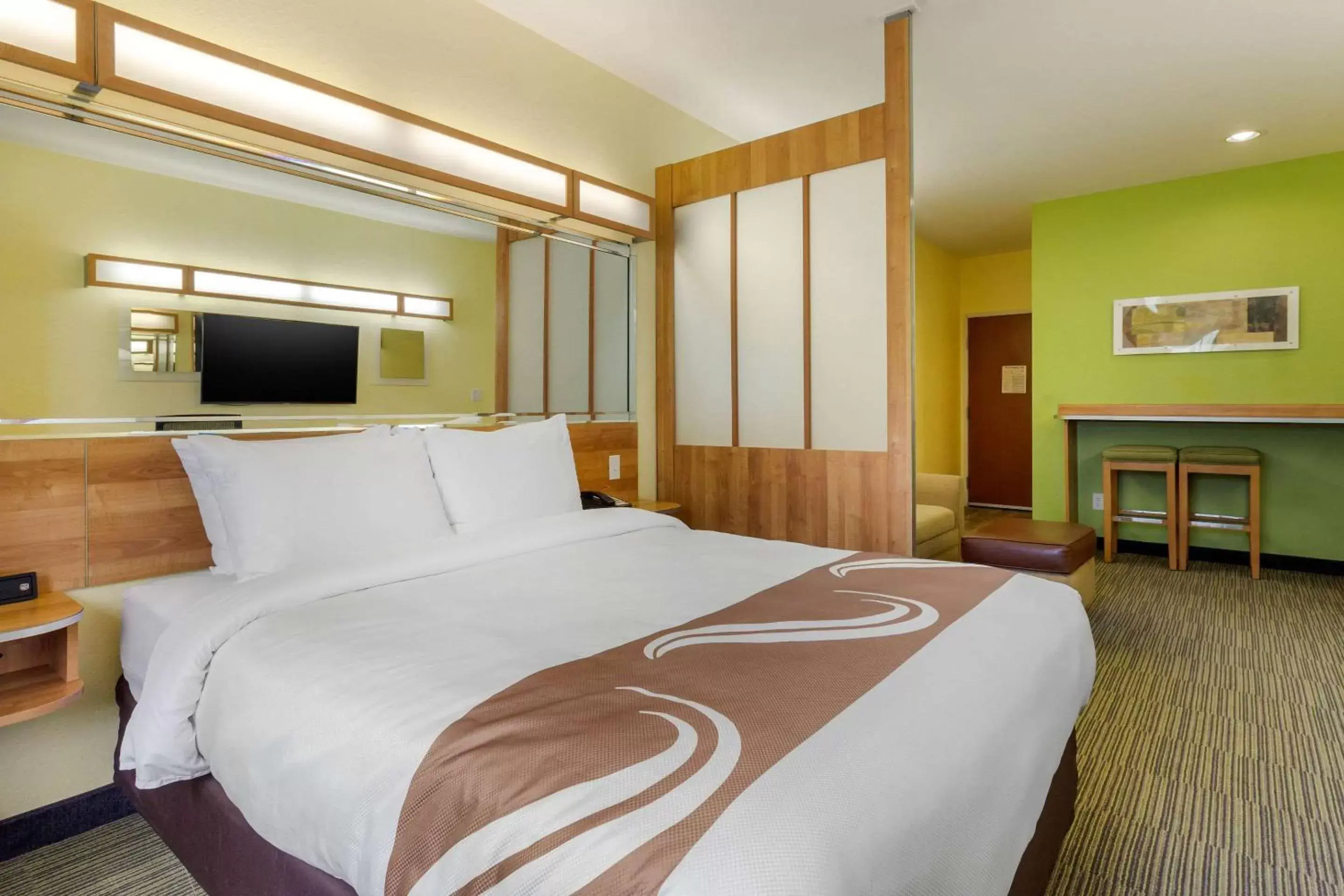 Queen Suite - Non-Smoking in Quality Inn & Suites Lehigh Acres Fort Myers Queen Suite - Non-Smoking in Quality Inn & Suites Lehigh Acres Fort Myers