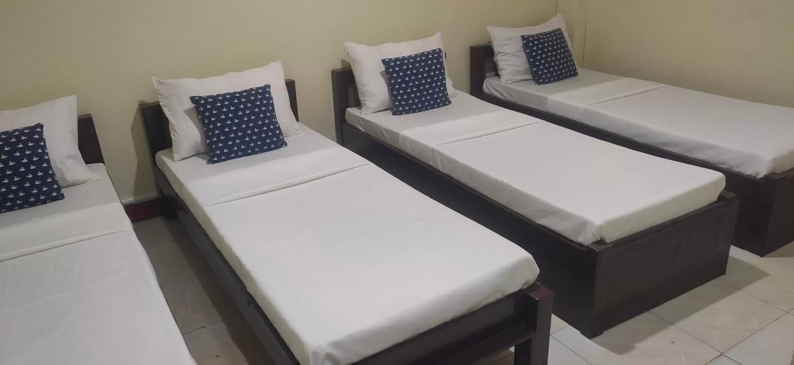 4-Bed Mixed Dormitory Room in Fiesta Ballroom Hotel 4-Bed Mixed Dormitory Room in Fiesta Ballroom Hotel