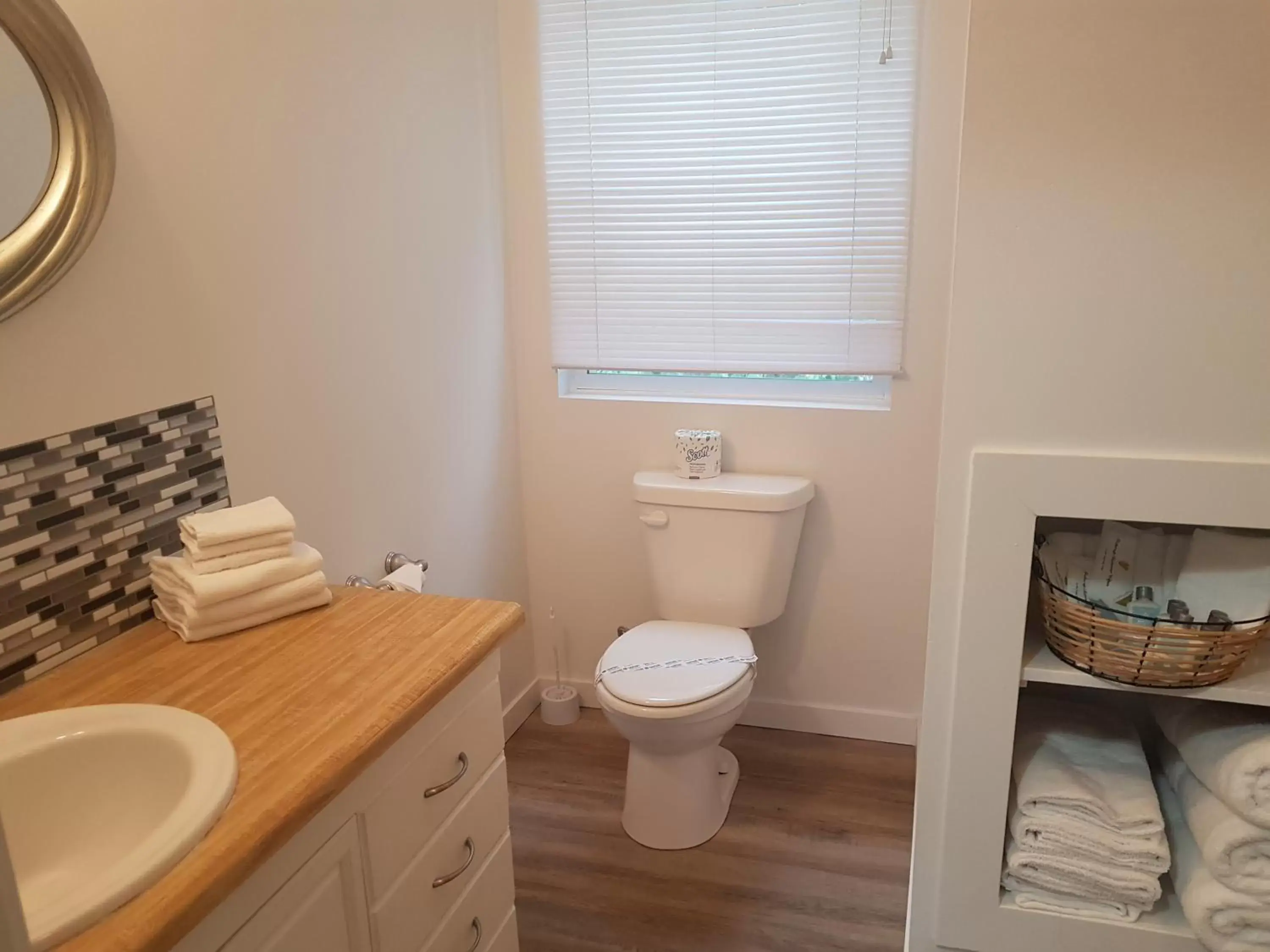 Deluxe Queen Studio in Pines Motel Deluxe Queen Studio in Pines Motel