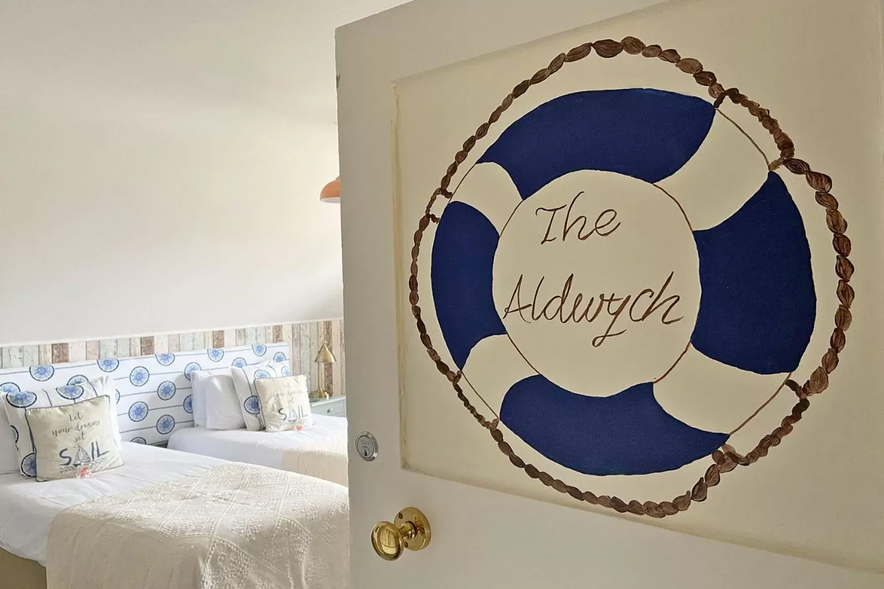 Superior Twin Room in Burlington Berties Boutique Hotel Superior Twin Room in Burlington Berties Boutique Hotel