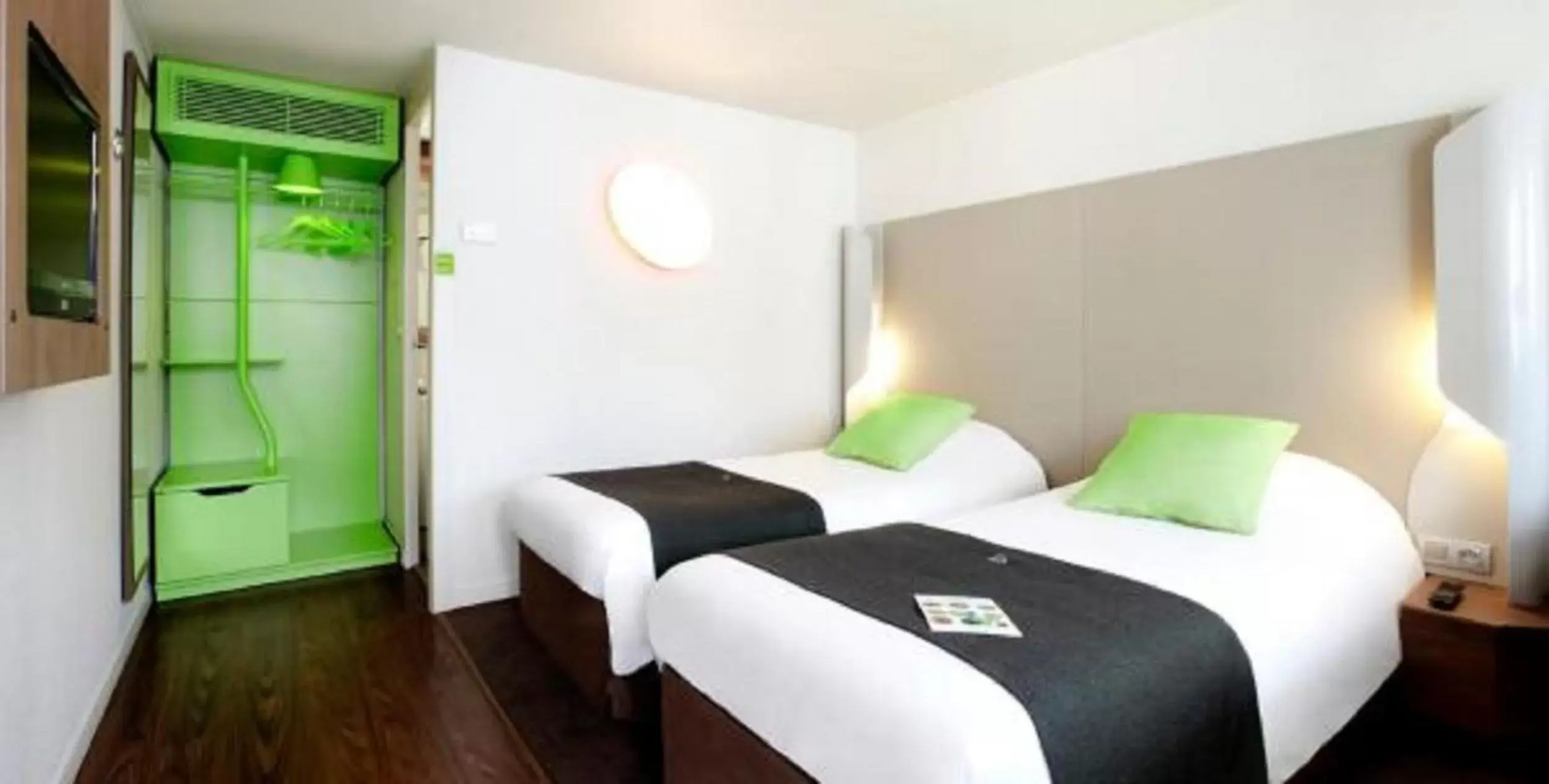 Superior Twin Room in Campanile NATURE - Cergy Pontoise Superior Twin Room in Campanile NATURE - Cergy Pontoise