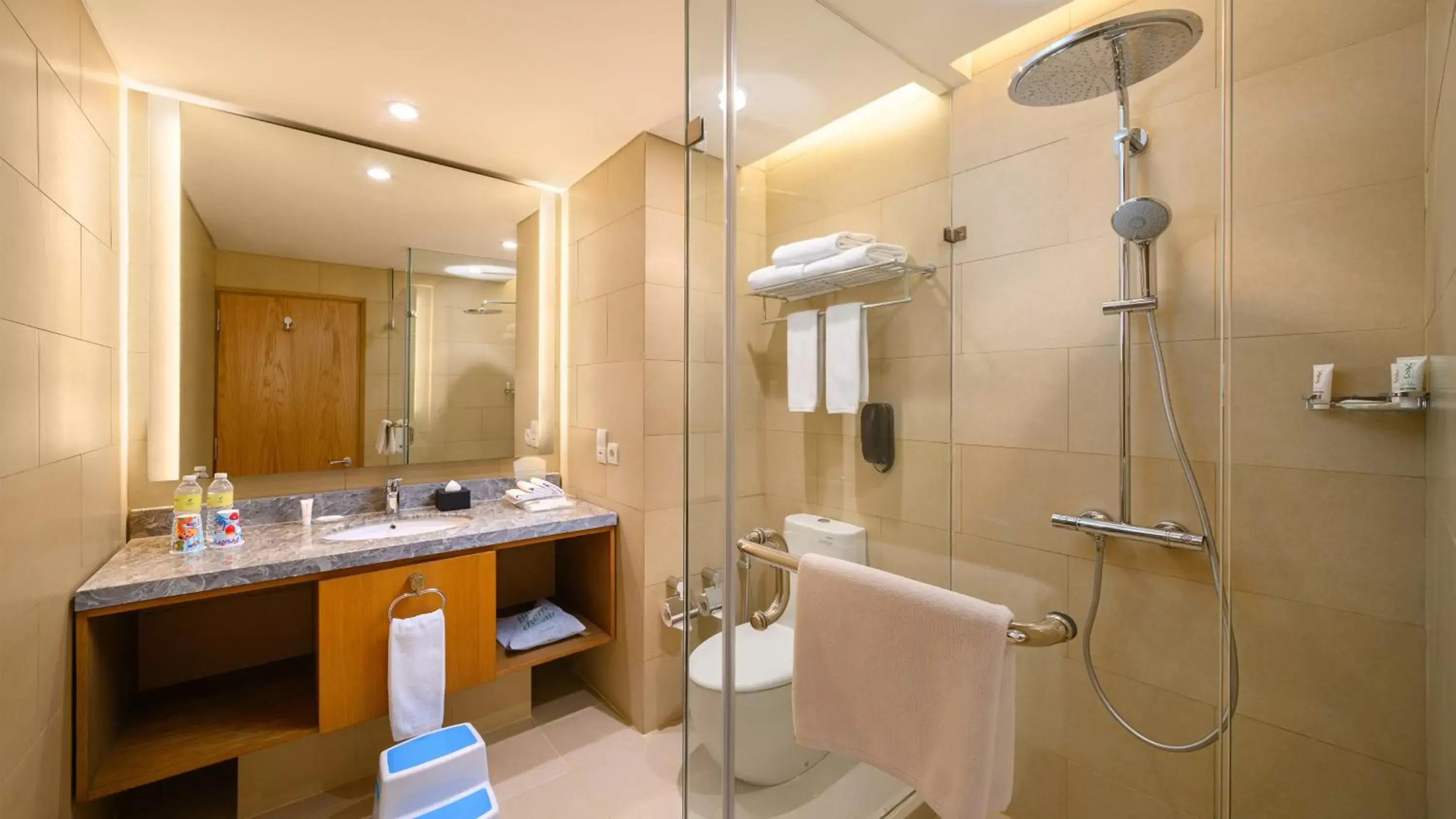 Two-Bedroom Suite with Daybed - single occupancy in Holiday Inn & Suites Jakarta Gajah Mada by IHG Two-Bedroom Suite with Daybed - single occupancy in Holiday Inn & Suites Jakarta Gajah Mada by IHG