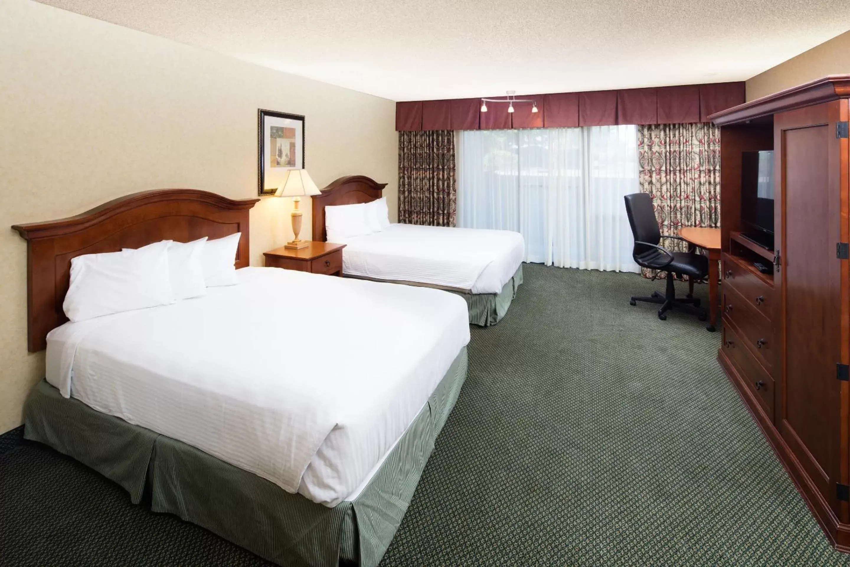 Queen Room with Two Queen Beds - Disability Access in Red Lion Hotel Pendleton Queen Room with Two Queen Beds - Disability Access in Red Lion Hotel Pendleton