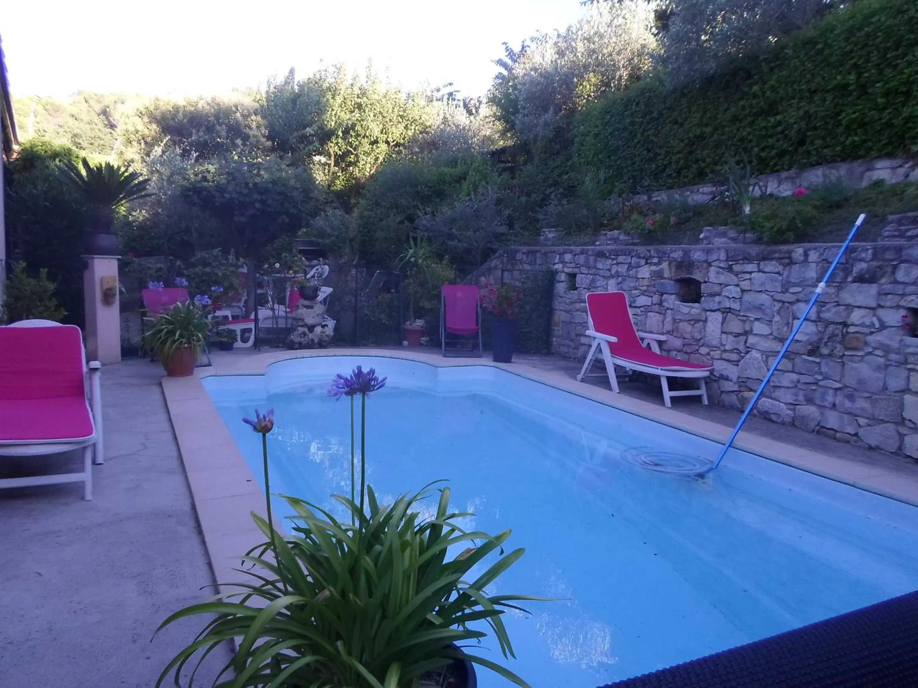 Swimming Pool in La Sapiniére -chambres climatisées Swimming Pool in La Sapiniére -chambres climatisées