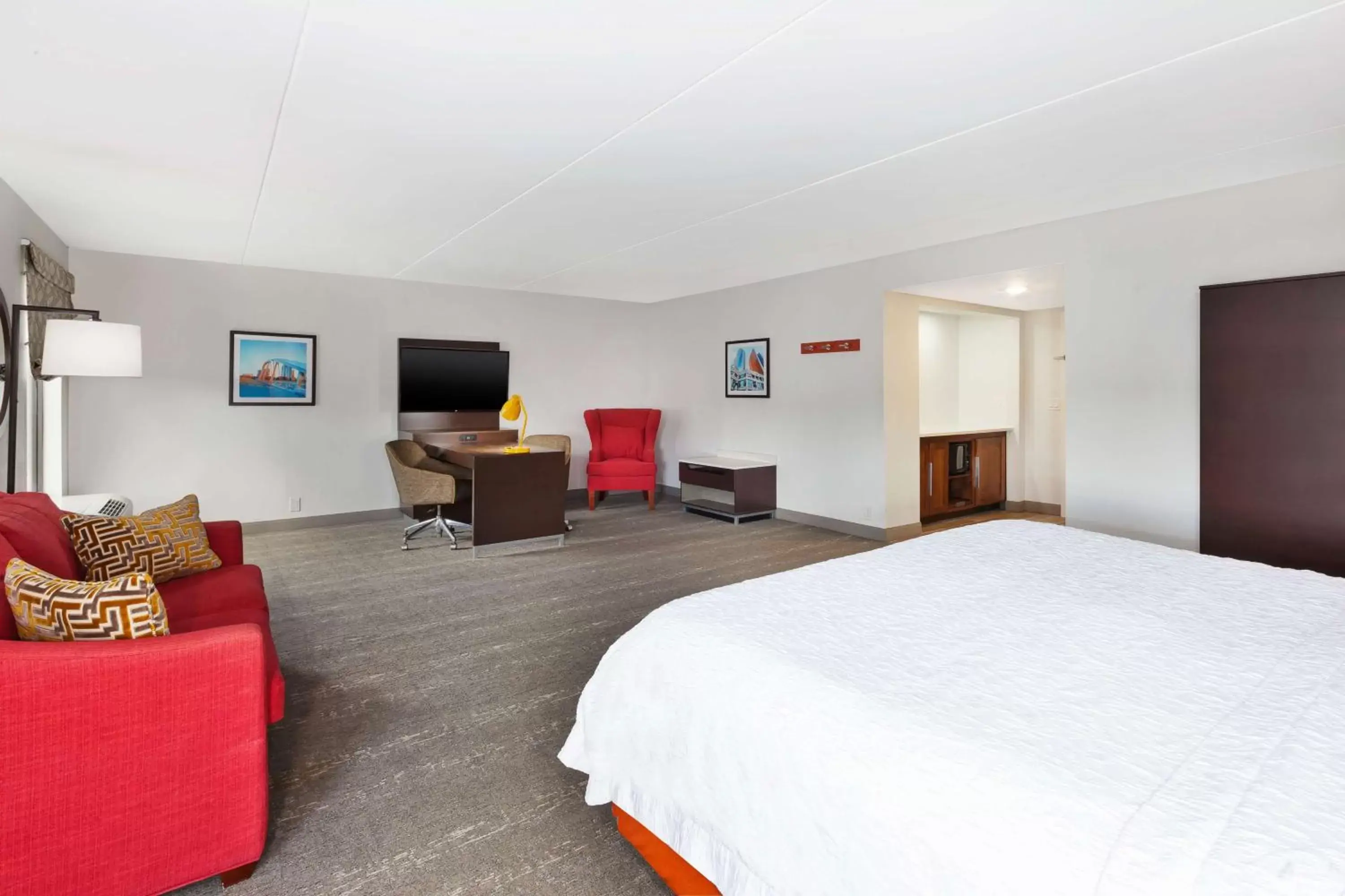 King Suite - Non-Smoking in Hampton Inn Columbus/Delaware I-71 North King Suite - Non-Smoking in Hampton Inn Columbus/Delaware I-71 North