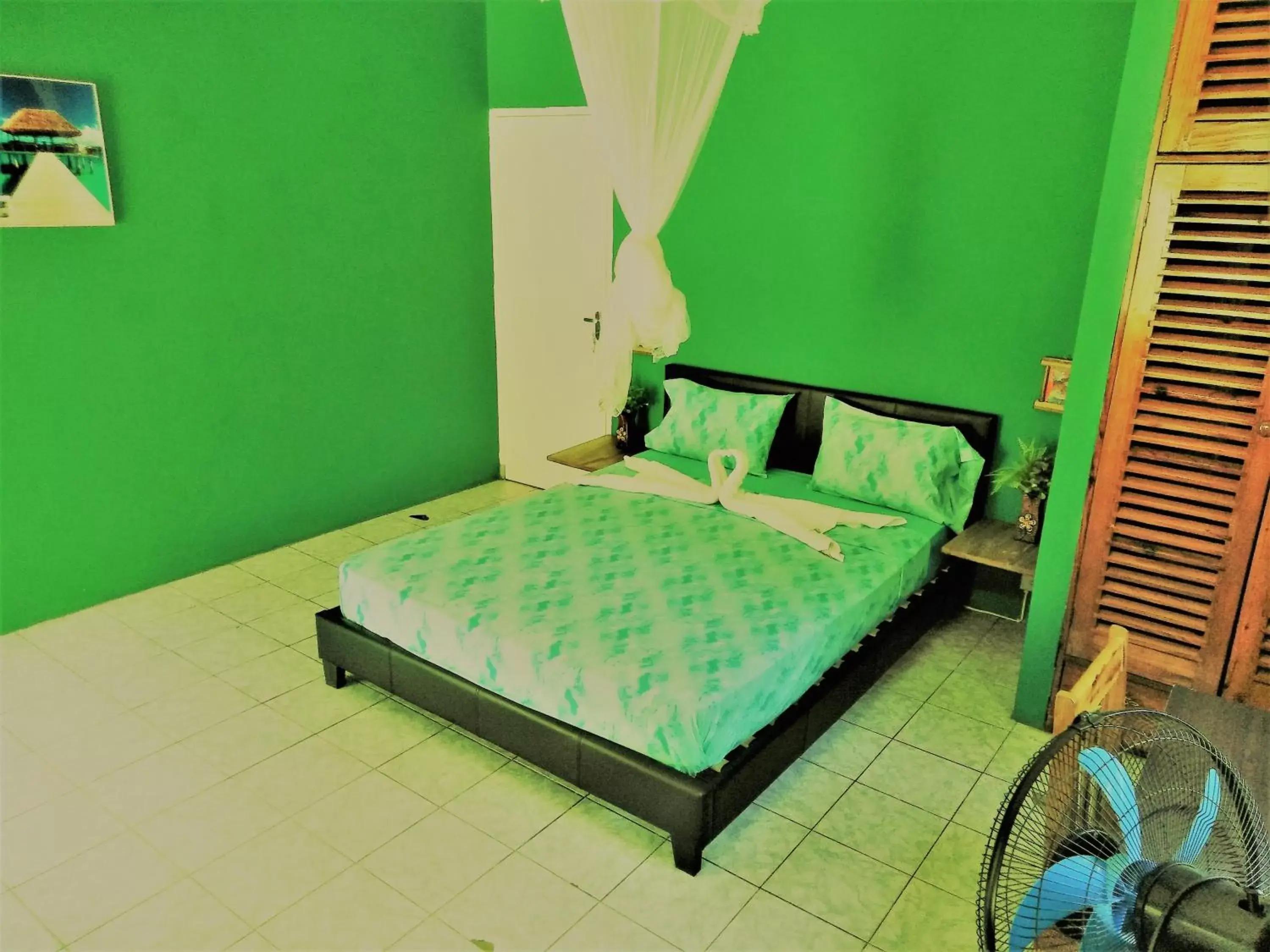 Queen Room with Shared Bathroom in TOGA GUEST HOUSE Queen Room with Shared Bathroom in TOGA GUEST HOUSE