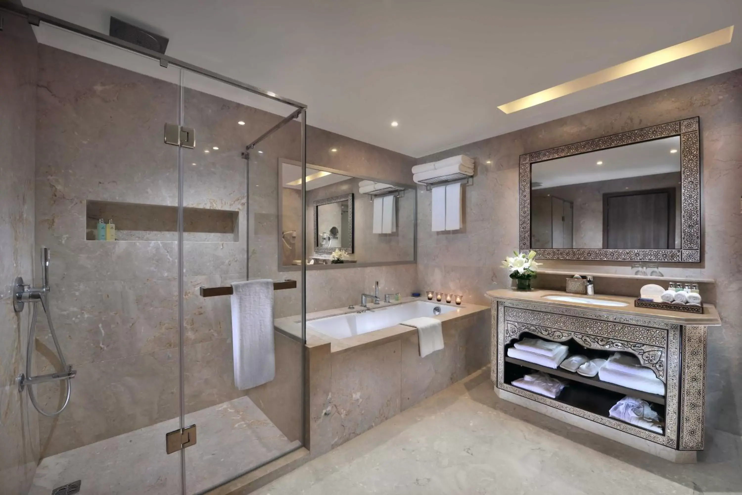 Deluxe Suite in Steigenberger Alcazar Deluxe Suite in Steigenberger Alcazar