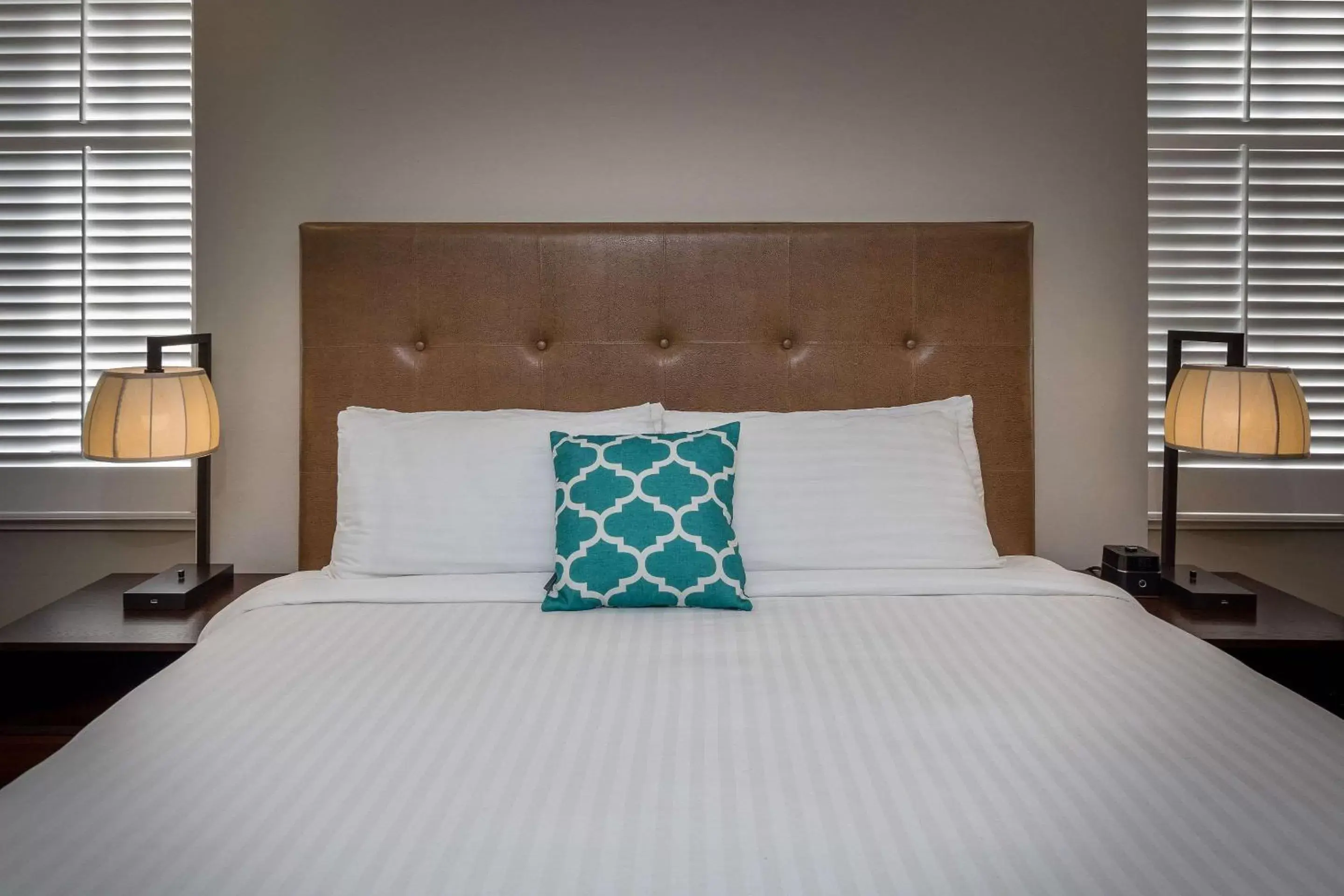 King Room with Tub - Disability Access/Non-Smoking in Hotel Petaluma, Tapestry Collection by Hilton King Room with Tub - Disability Access/Non-Smoking in Hotel Petaluma, Tapestry Collection by Hilton