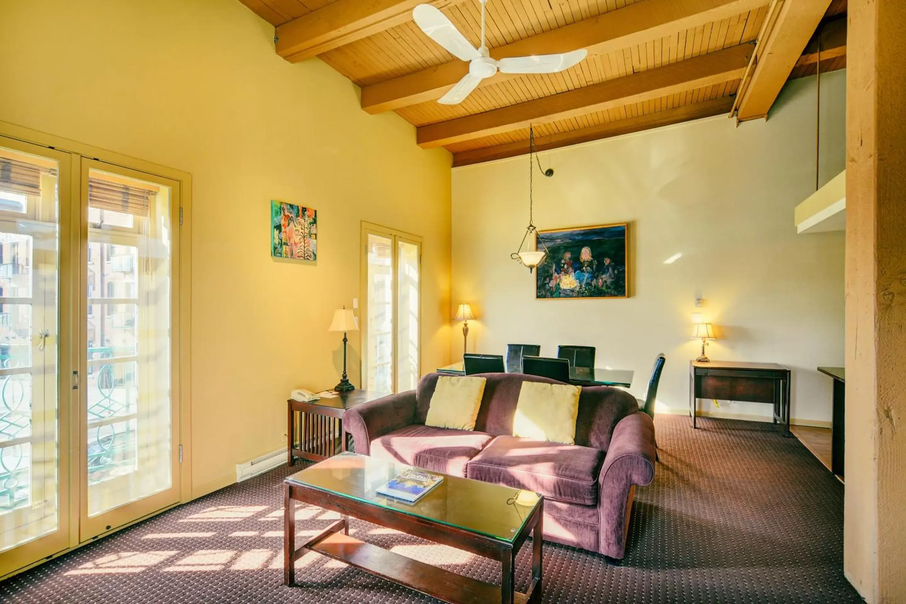 One-Bedroom Suite in Swans Brewery, Pub & Hotel One-Bedroom Suite in Swans Brewery, Pub & Hotel