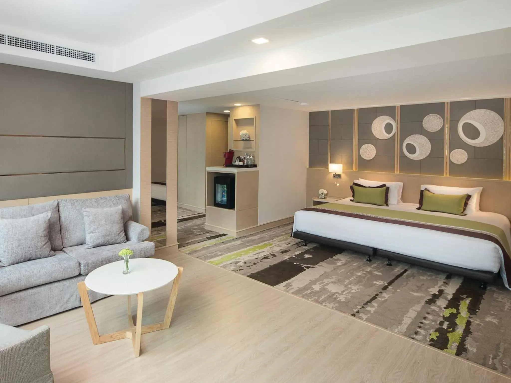 Grand Jacuzzi Suite with Balcony (High Floors) in Solitaire Bangkok Sukhumvit 11 Grand Jacuzzi Suite with Balcony (High Floors) in Solitaire Bangkok Sukhumvit 11