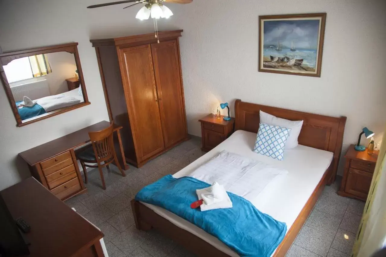 Queen Room in Hotel Atlantis Queen Room in Hotel Atlantis