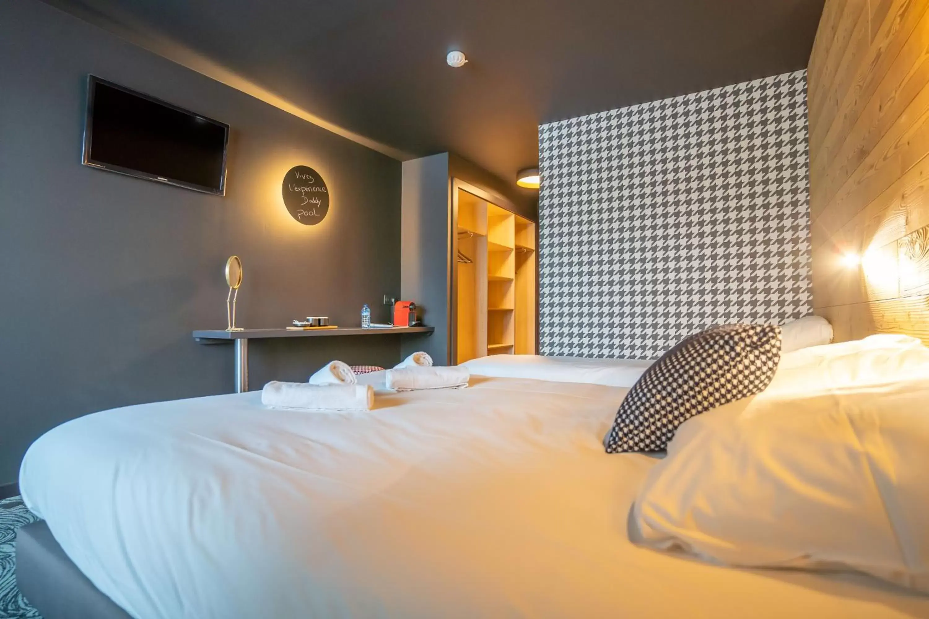 Triple Room in Hôtel Le Cristal Lodge - TERRESENS Triple Room in Hôtel Le Cristal Lodge - TERRESENS