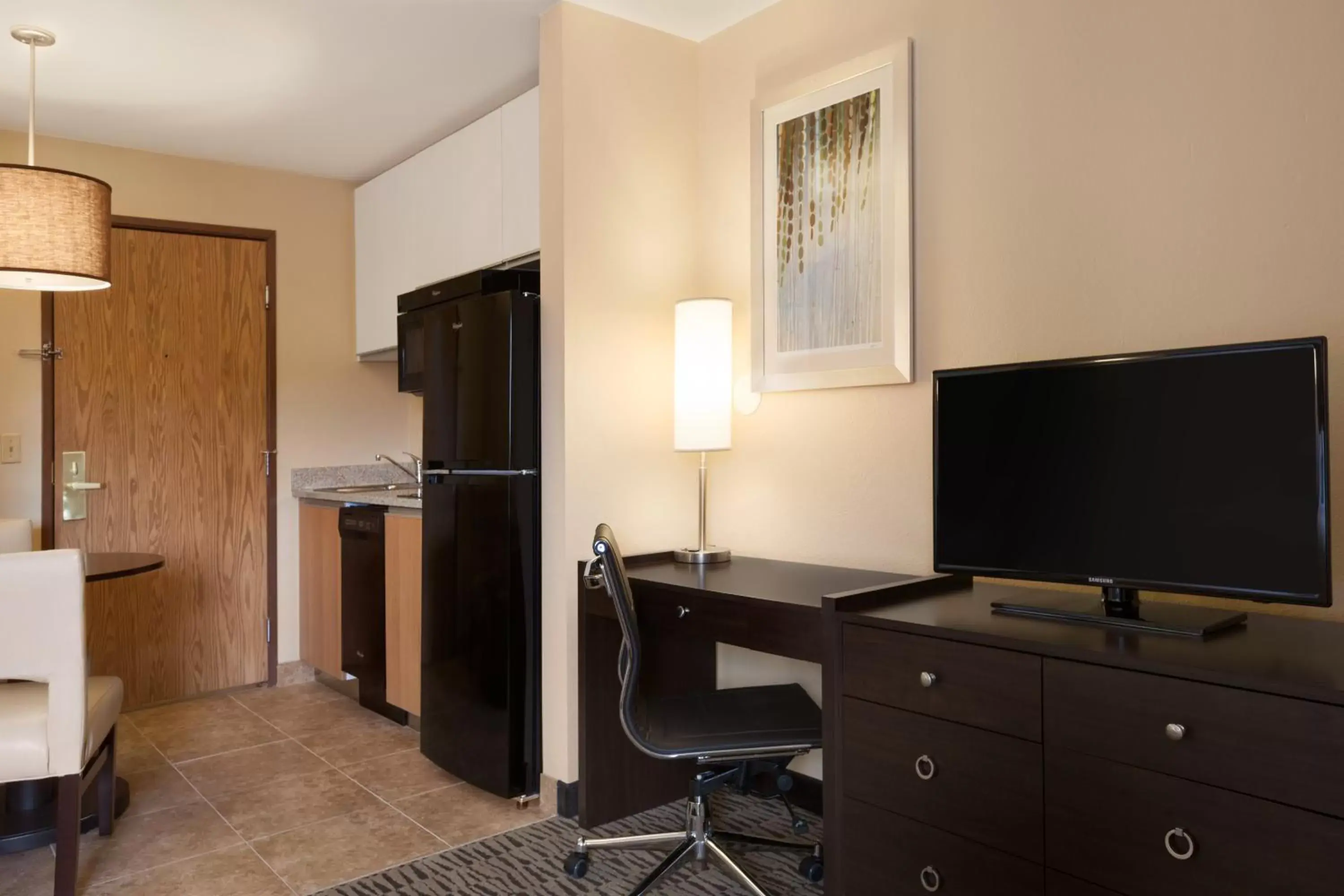 Queen Studio Suite - Mobility Access/Non-Smoking in GreenTree Suites Eagle / Vail Valley Queen Studio Suite - Mobility Access/Non-Smoking in GreenTree Suites Eagle / Vail Valley