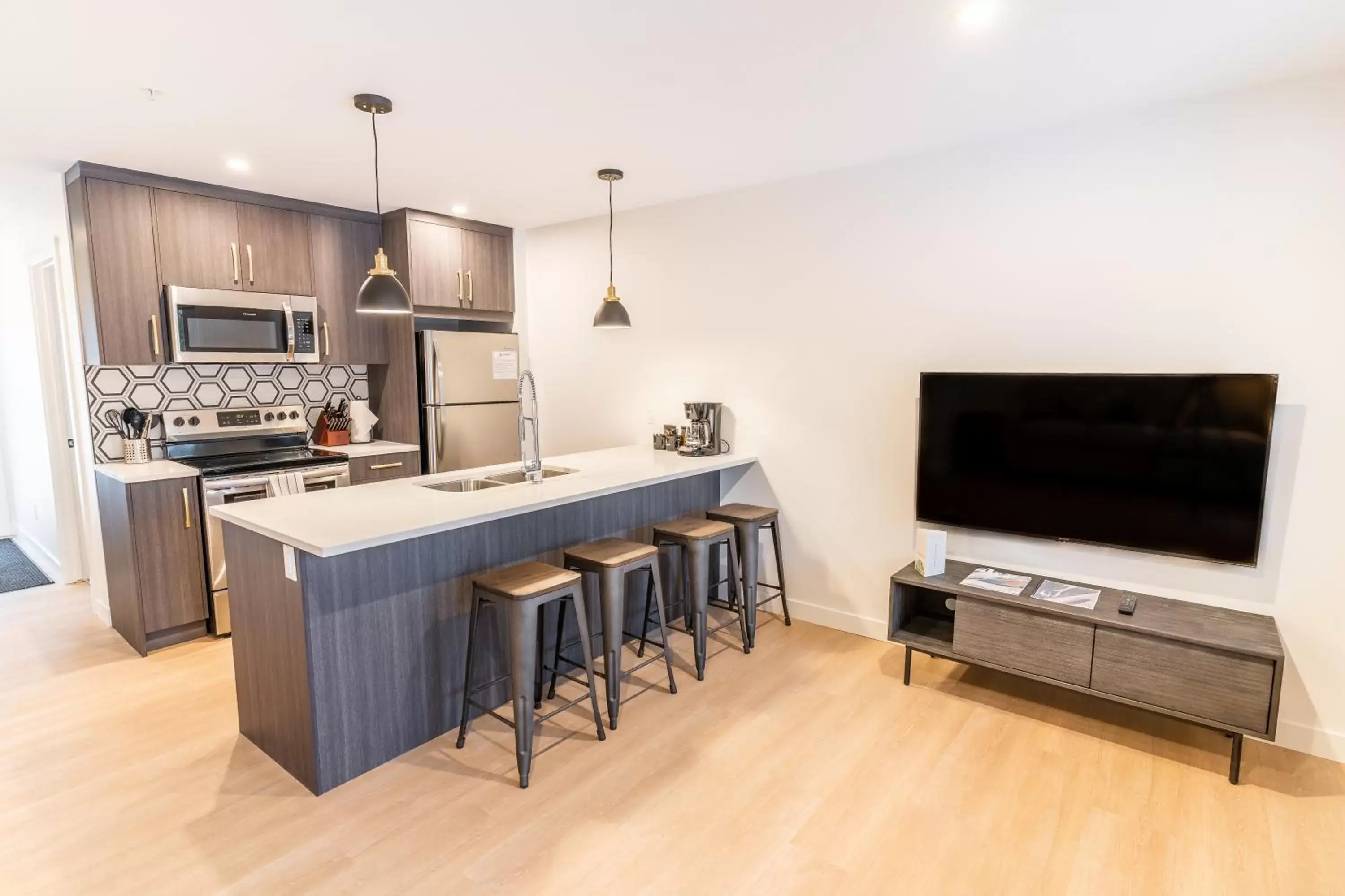 One-Bedroom Apartment in Basecamp Resorts Revelstoke One-Bedroom Apartment in Basecamp Resorts Revelstoke