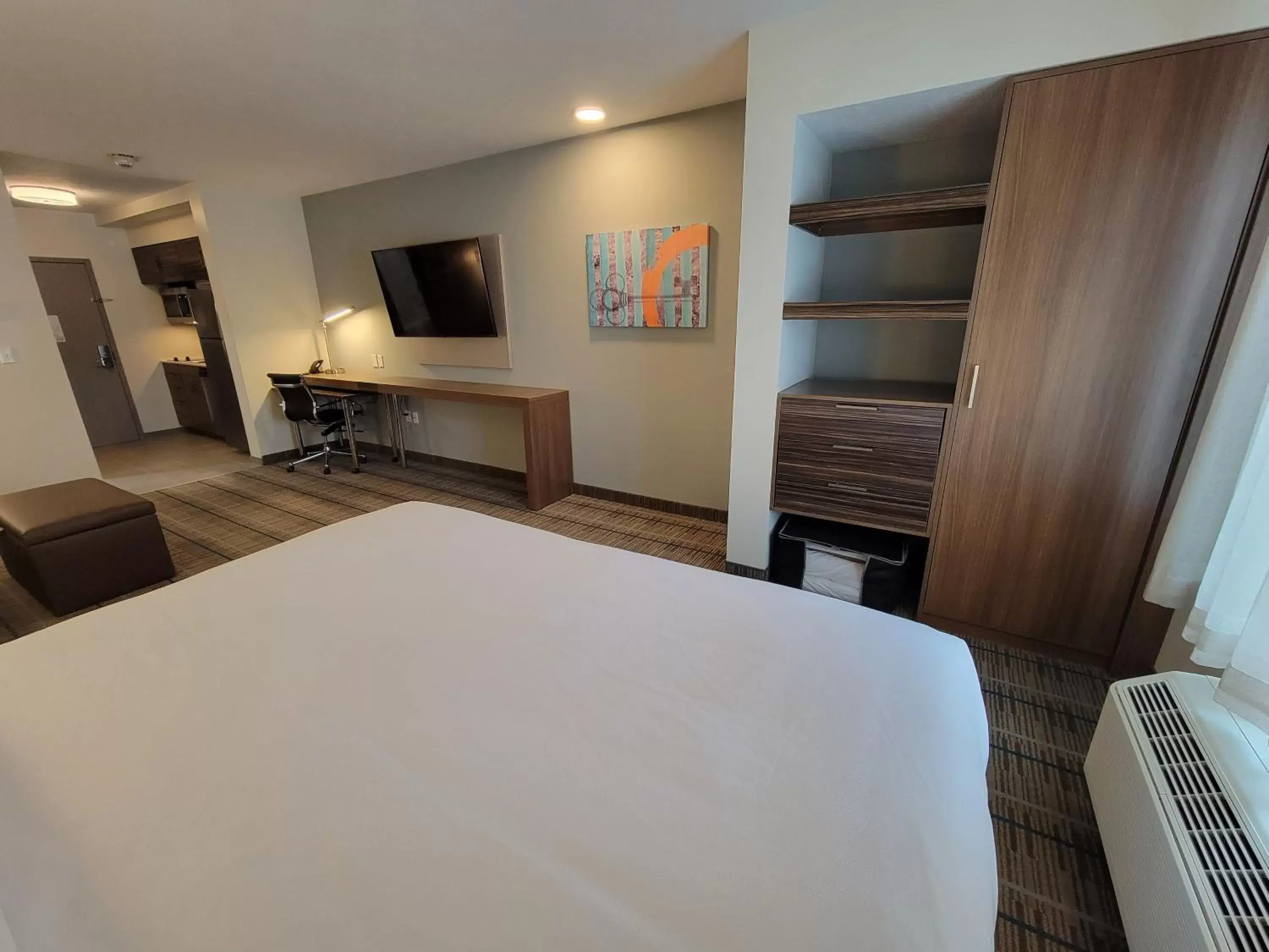 Efficiency King Suite with Sofabed - Non Smoking in MainStay Suites Efficiency King Suite with Sofabed - Non Smoking in MainStay Suites