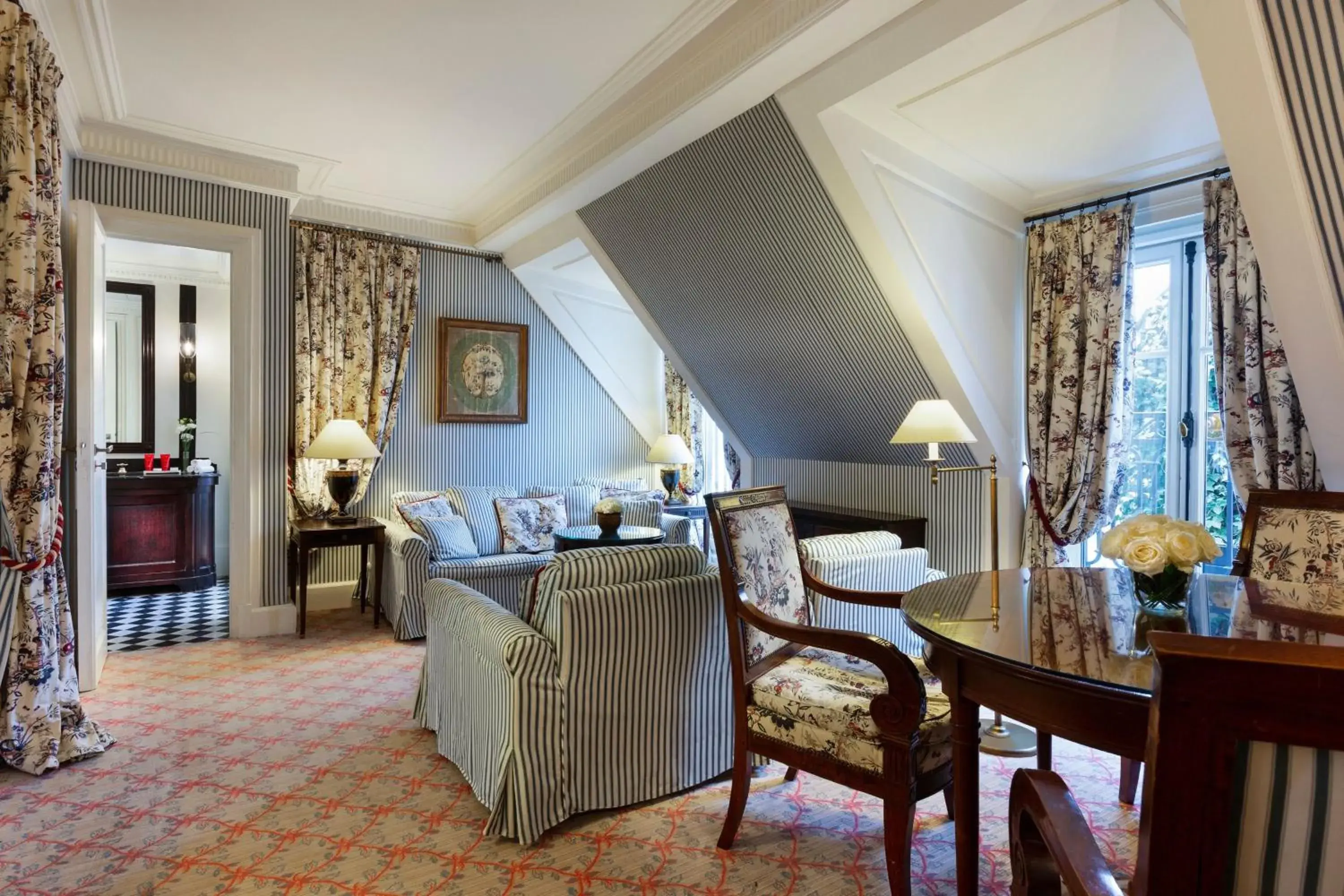 King Suite in Le Dokhan's Paris Arc de Triomphe, a Tribute Portfolio Hotel King Suite in Le Dokhan's Paris Arc de Triomphe, a Tribute Portfolio Hotel