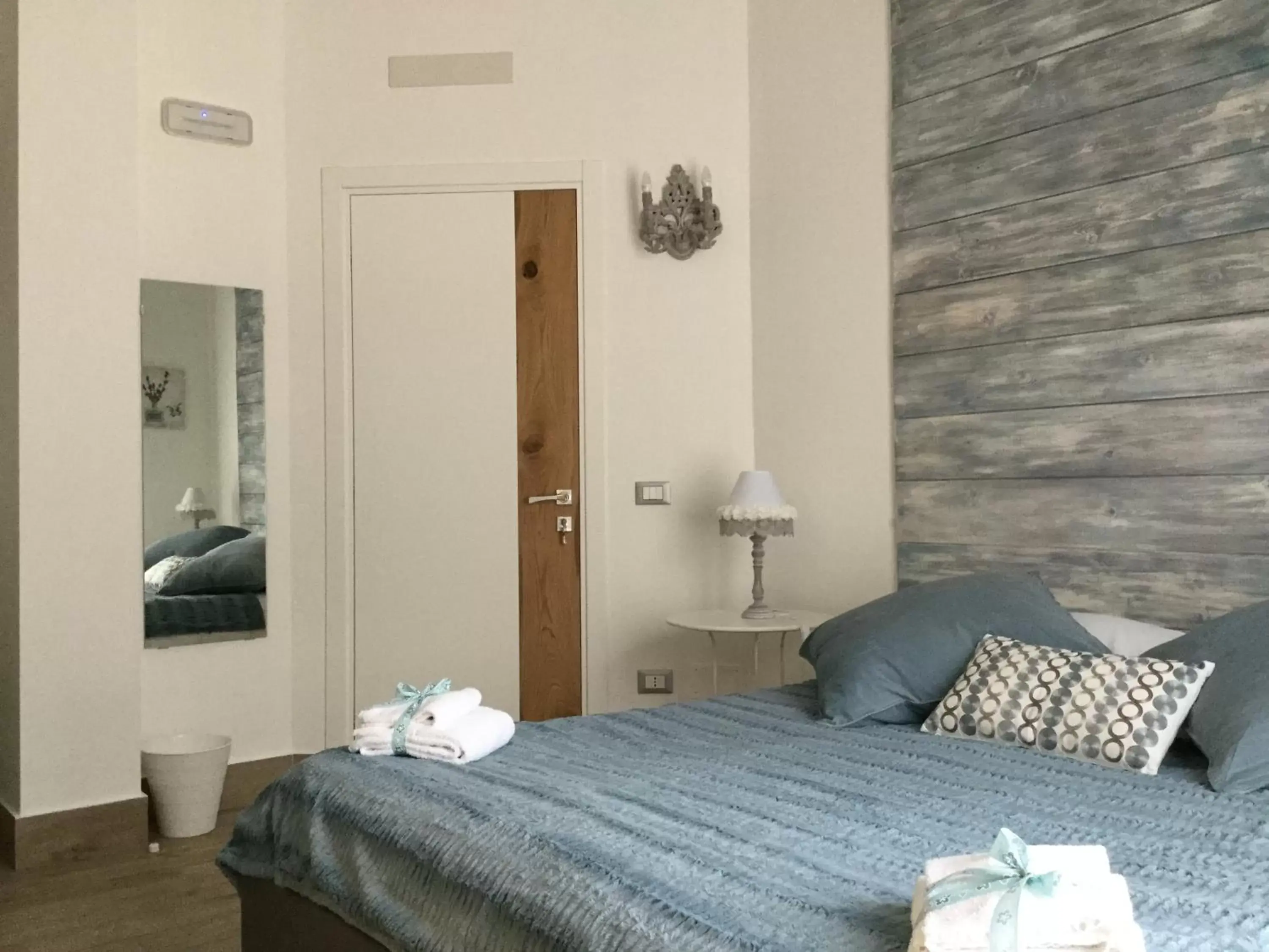 Double Room with Balcony in MAISON MARIANNA B&B - ETNA - Double Room with Balcony in MAISON MARIANNA B&B - ETNA -