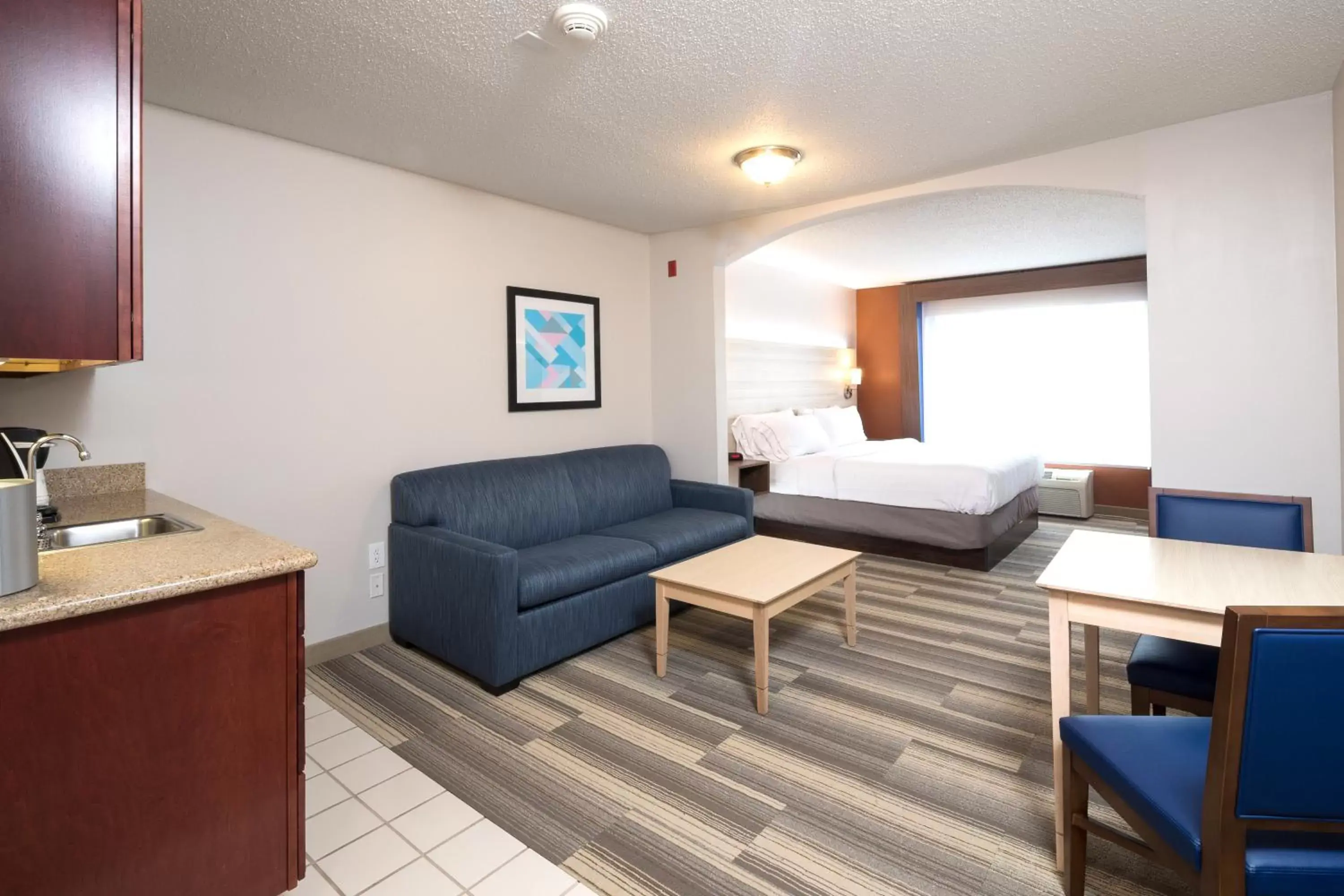 Suite - Hearing Accessible - Non-Smoking in Holiday Inn Express & Suites - Gaylord, an IHG Hotel Suite - Hearing Accessible - Non-Smoking in Holiday Inn Express & Suites - Gaylord, an IHG Hotel