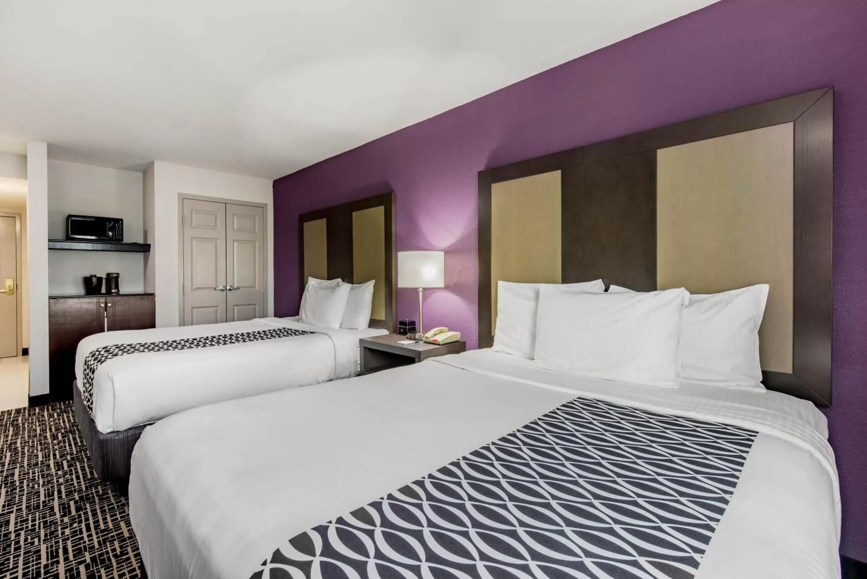 Deluxe Queen Room with Two Queen Beds in La Quinta Inn by Wyndham West Long Branch NJ Shore Area Deluxe Queen Room with Two Queen Beds in La Quinta Inn by Wyndham West Long Branch NJ Shore Area