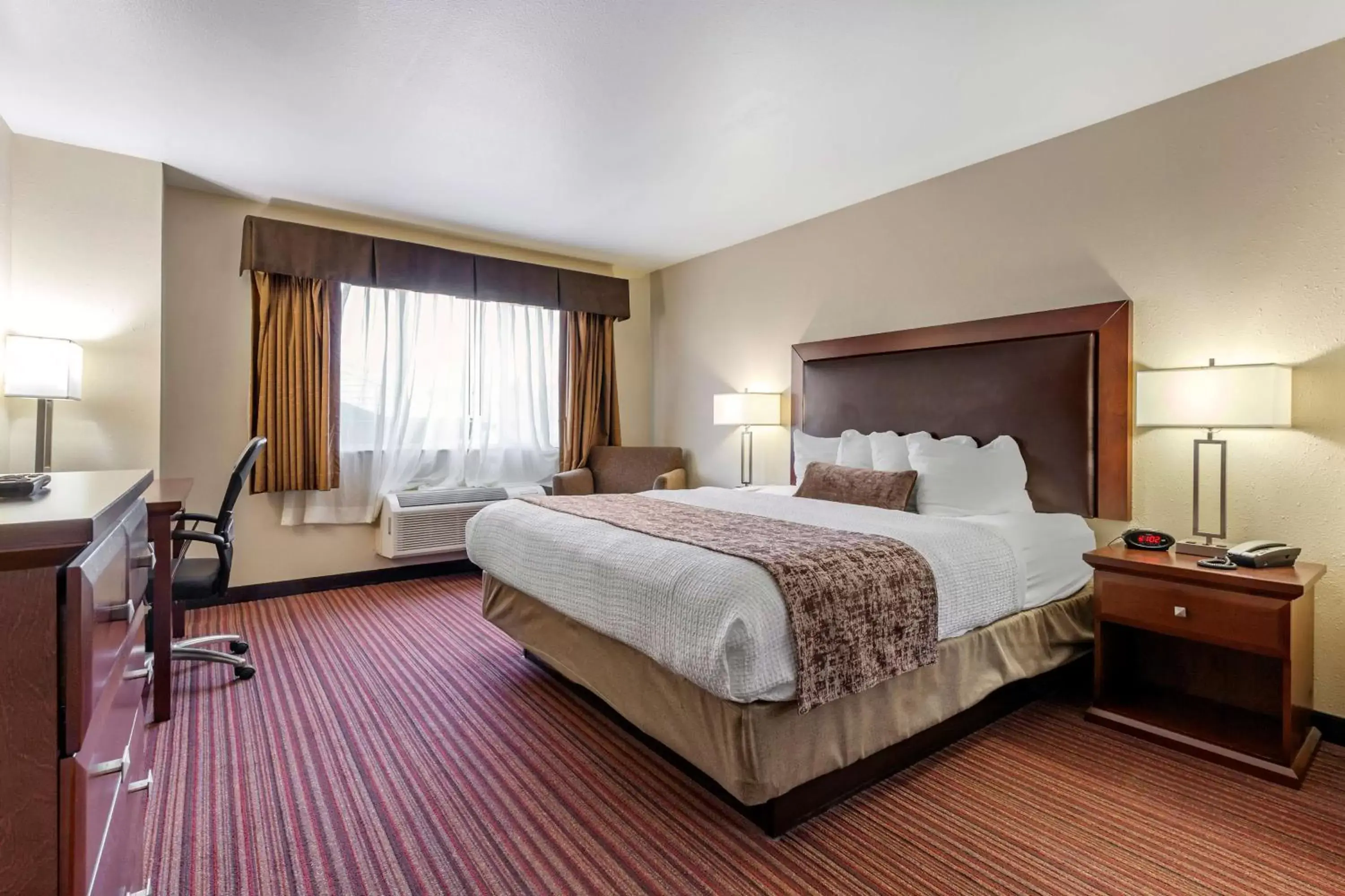 King Room with Whirlpool and Sofa - Non-Smoking in Best Western PLUS Sparta Trail Lodge King Room with Whirlpool and Sofa - Non-Smoking in Best Western PLUS Sparta Trail Lodge