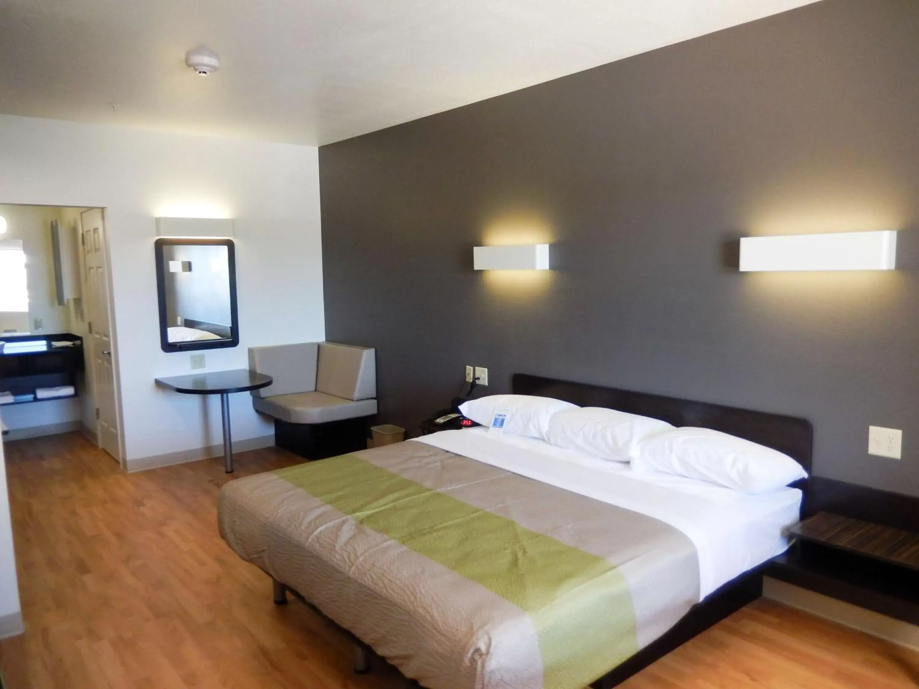 King Room - single occupancy - Disability Access - Non-Smoking in Studio 6-Yukon, OK King Room - single occupancy - Disability Access - Non-Smoking in Studio 6-Yukon, OK