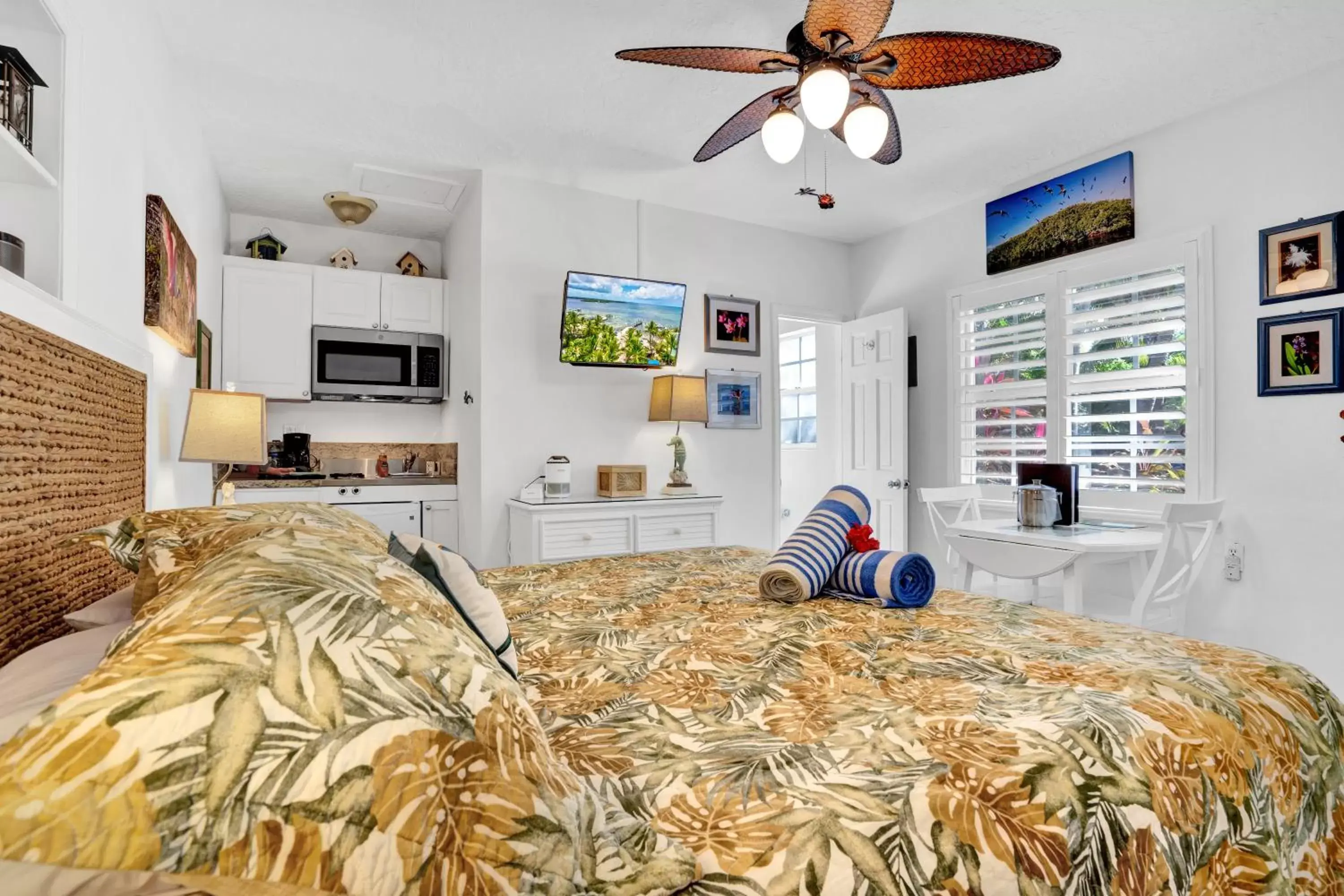 King Room in Island Bay Resort King Room in Island Bay Resort