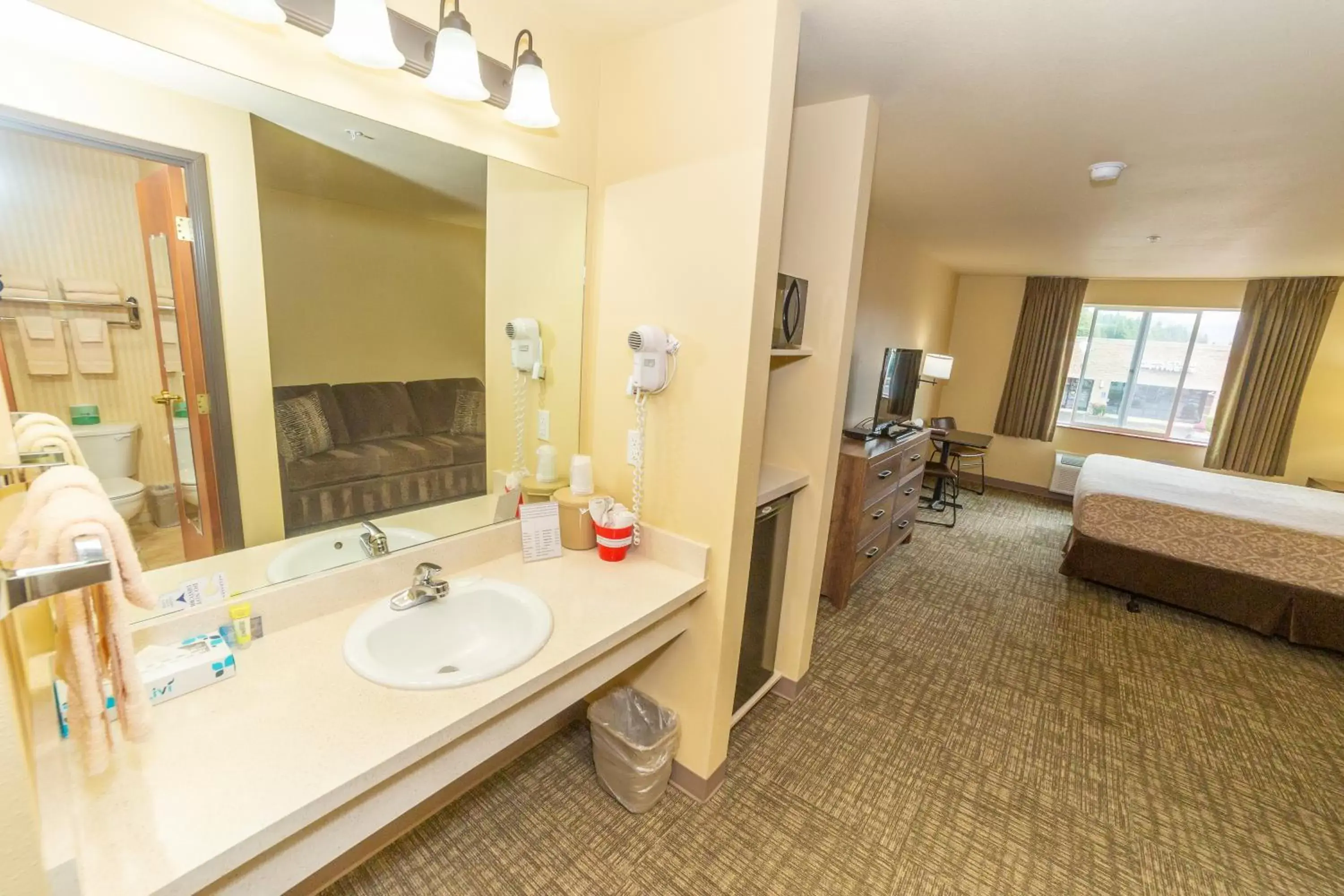 Double Room - Disability Access in Clatskanie River Inn Double Room - Disability Access in Clatskanie River Inn