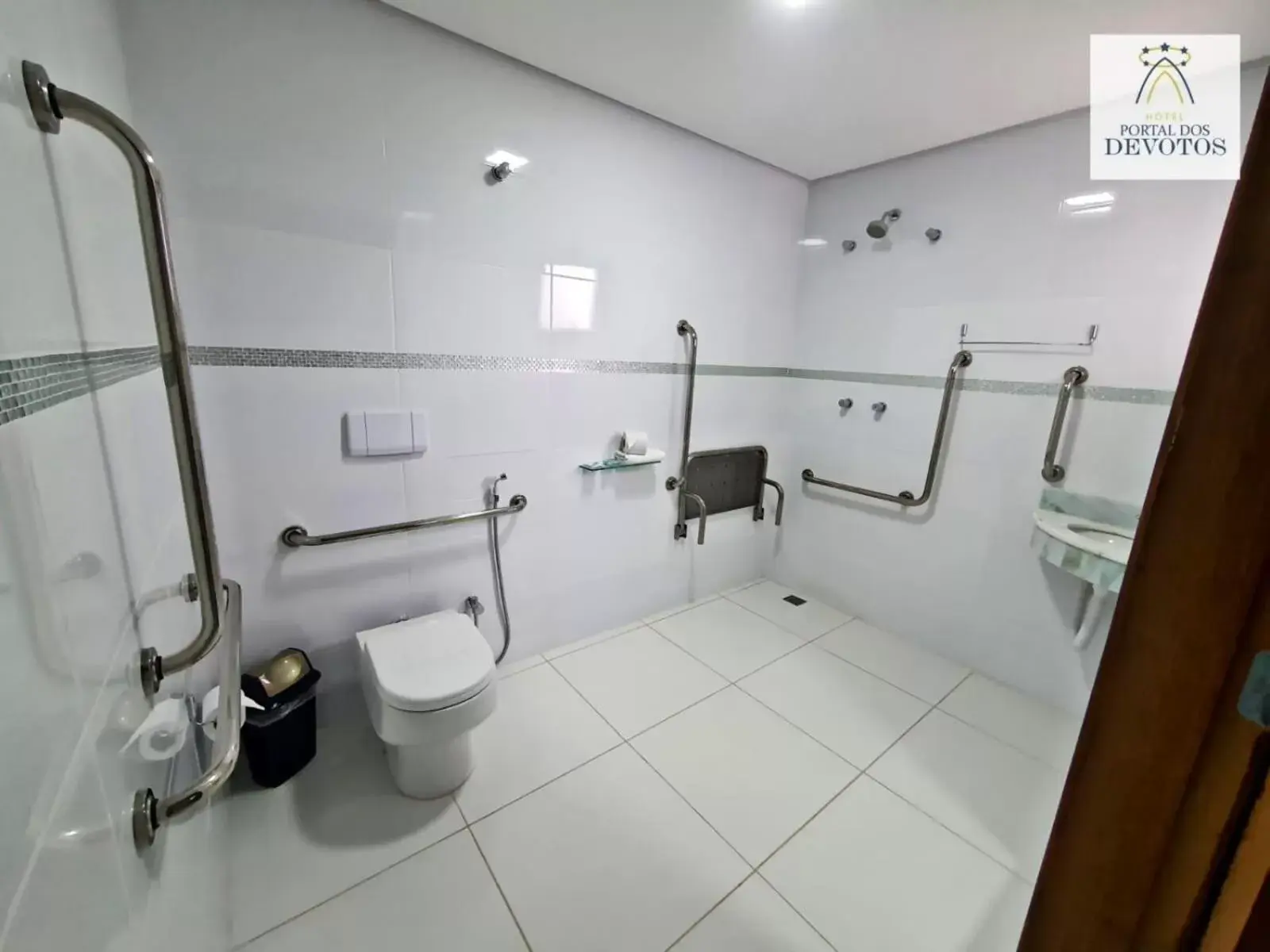 Triple Room - Disability Access in Hotel Portal dos Devotos Triple Room - Disability Access in Hotel Portal dos Devotos