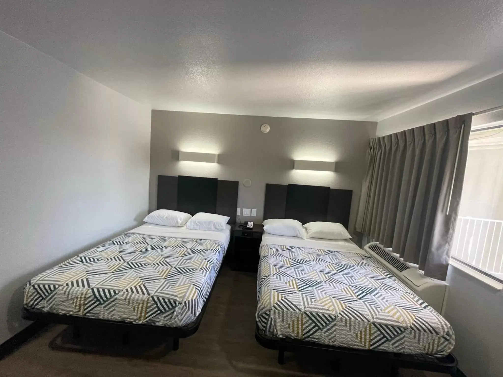 Deluxe Double Room with Two Double Beds Smoking in Motel 6 Denton, TX - UNT Deluxe Double Room with Two Double Beds Smoking in Motel 6 Denton, TX - UNT