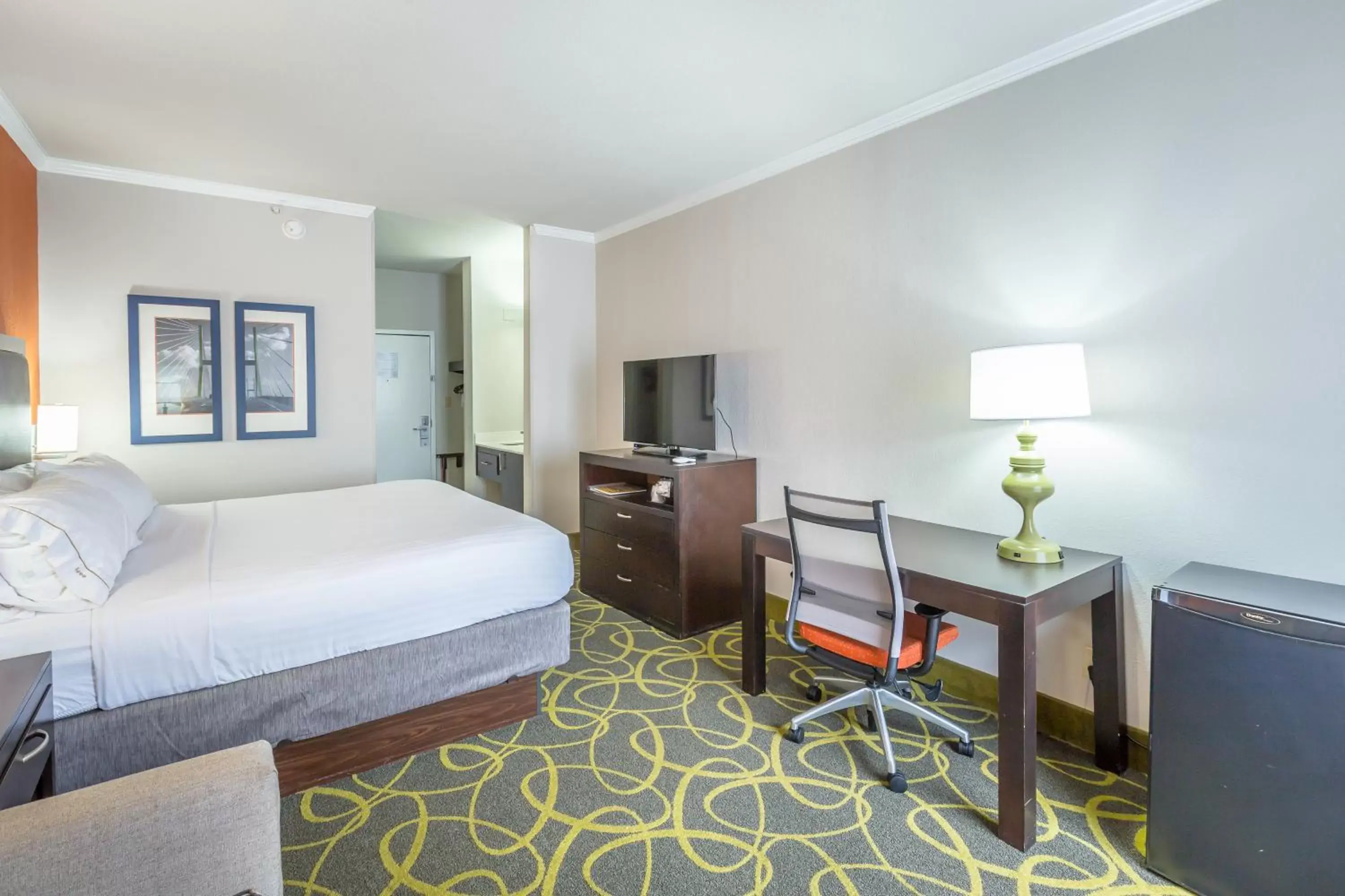 Queen Room in Holiday Inn Express Saint Simons Island, an IHG Hotel Queen Room in Holiday Inn Express Saint Simons Island, an IHG Hotel