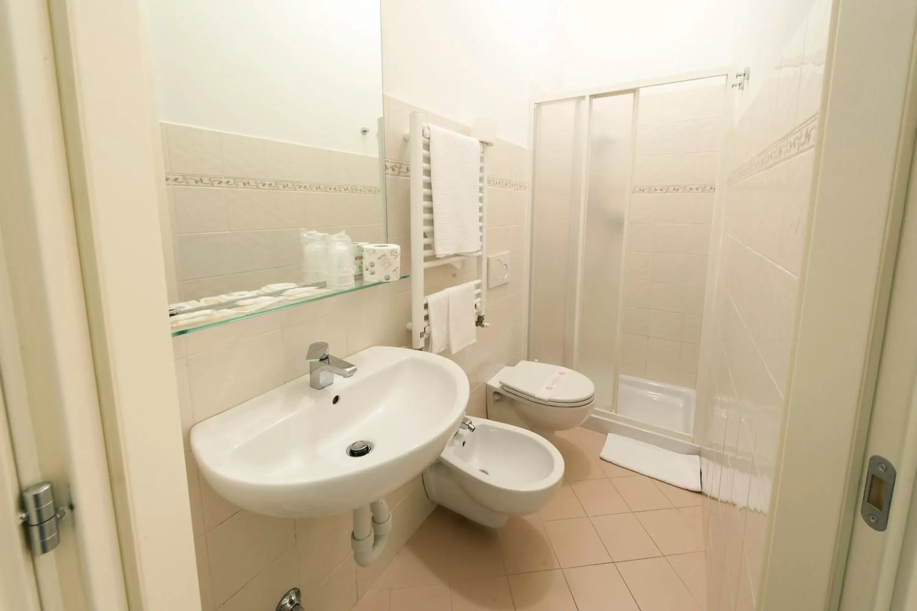 Triple Room in Hotel Gardenia Triple Room in Hotel Gardenia