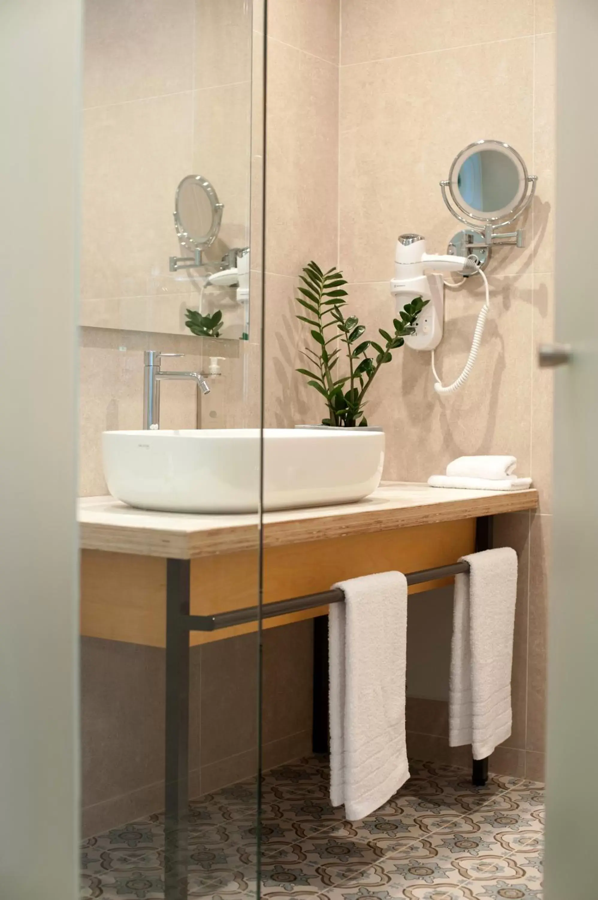 Double or Twin Room with Balcony in Seasabelle Hotel near Athens Airport Double or Twin Room with Balcony in Seasabelle Hotel near Athens Airport