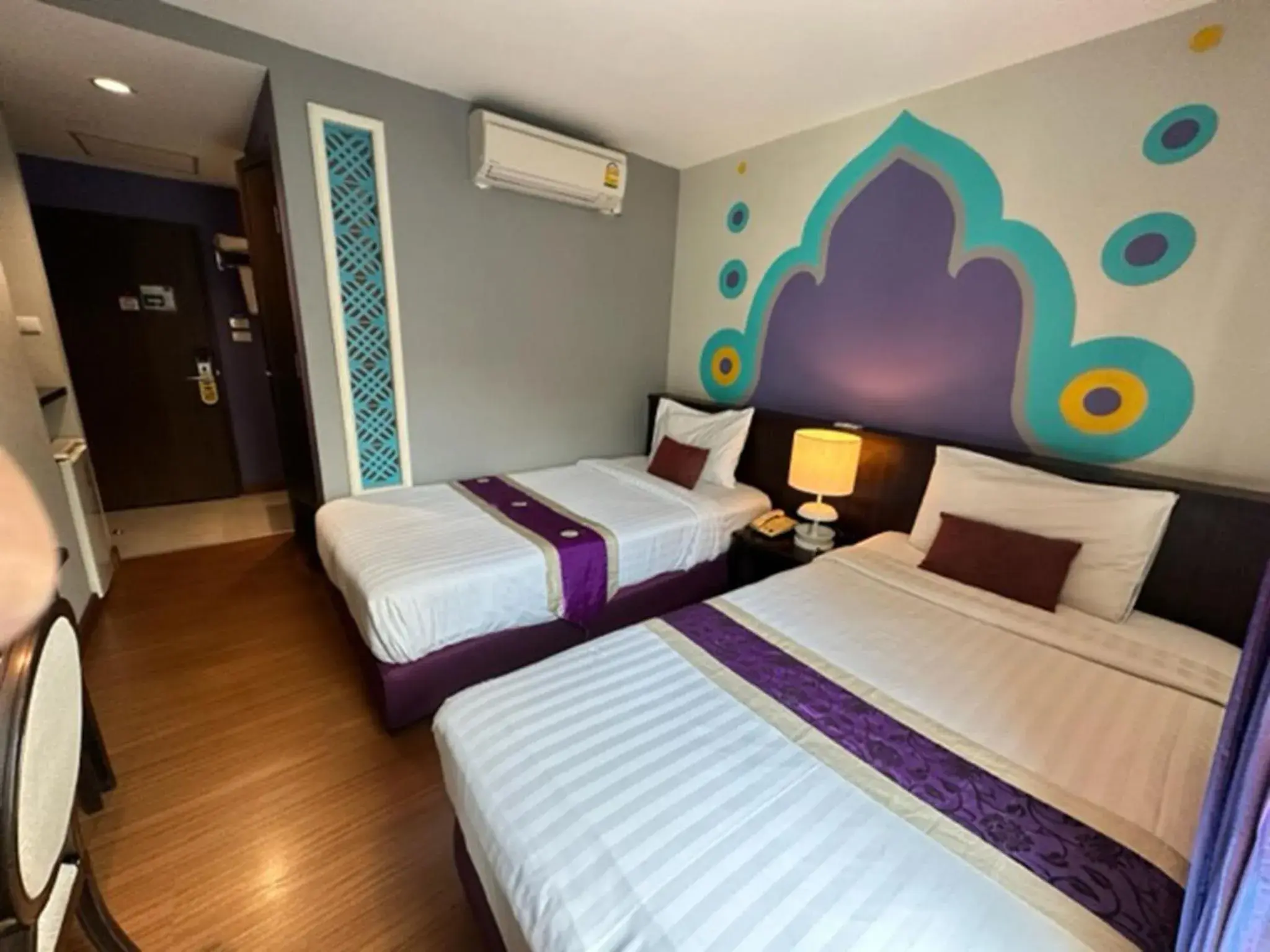 Superior Twin Room in Sawasdee Hotel @ Sukhumvit Soi 8 Superior Twin Room in Sawasdee Hotel @ Sukhumvit Soi 8