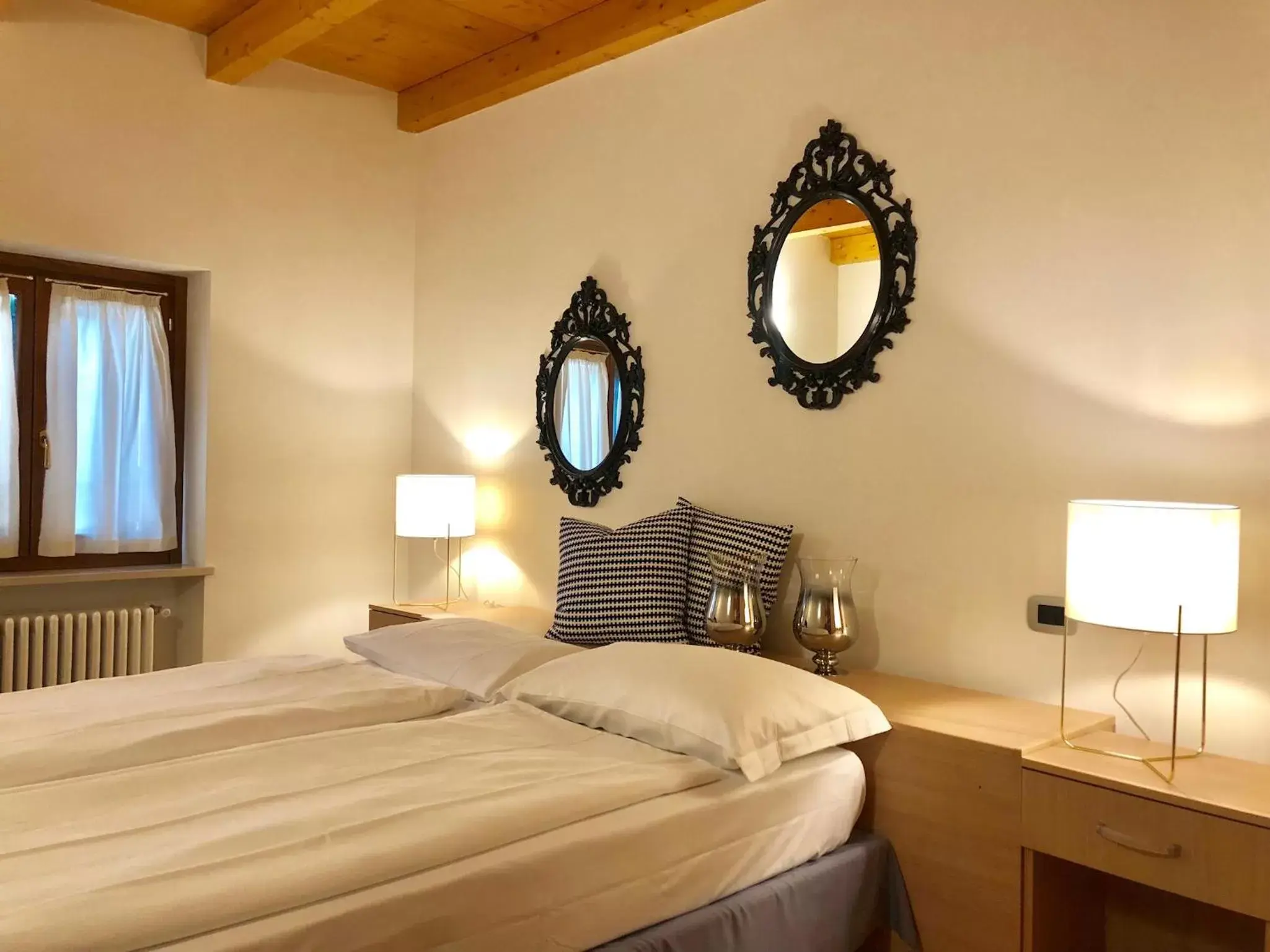 Bed in Pietra di Verona Residenza Bed in Pietra di Verona Residenza