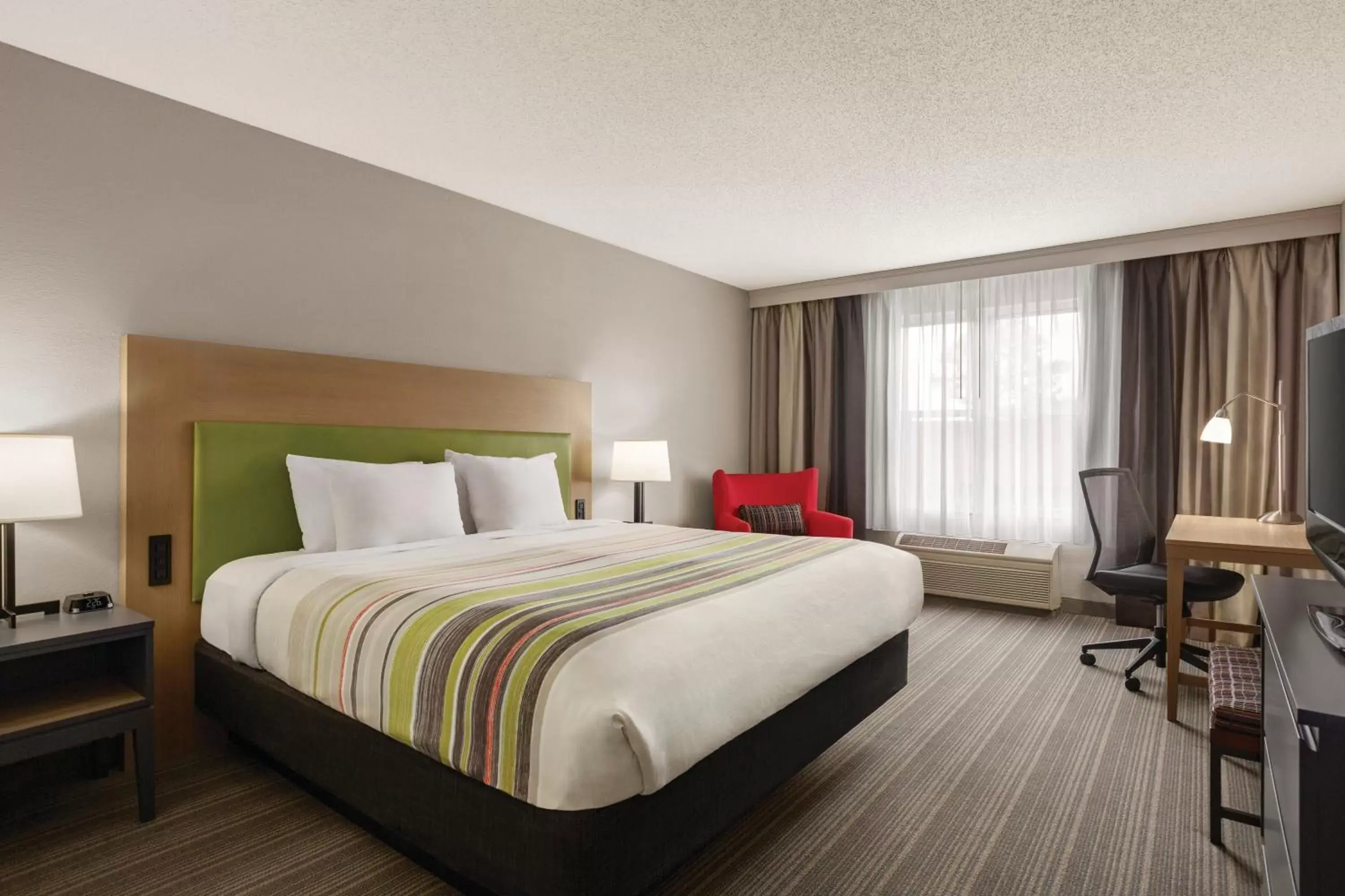 King Room with Roll-in Shower - Disability Access/Non-Smoking in Country Inn & Suites by Radisson, Beaufort West, SC King Room with Roll-in Shower - Disability Access/Non-Smoking in Country Inn & Suites by Radisson, Beaufort West, SC