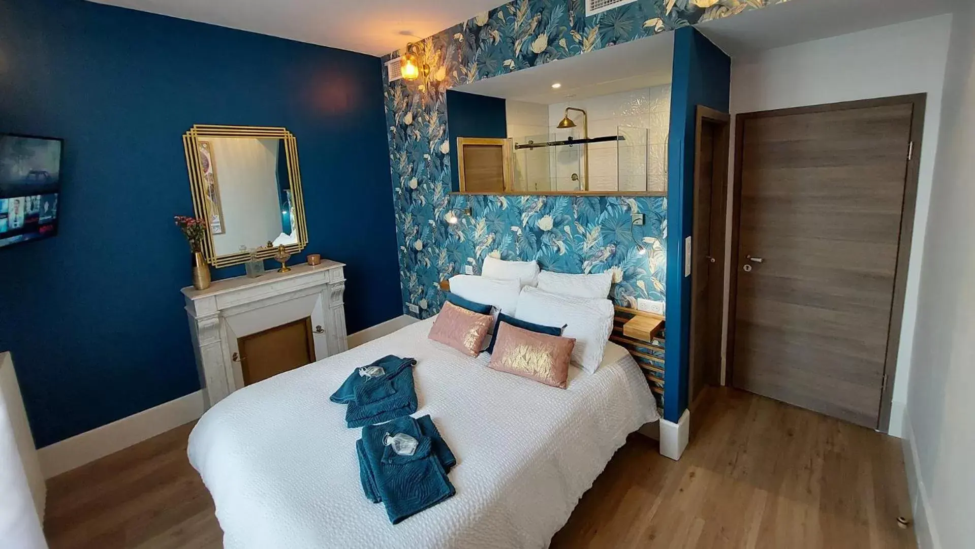 One-Bedroom Suite - single occupancy in La Belle Epoque & Spa - Maison d'hôtes One-Bedroom Suite - single occupancy in La Belle Epoque & Spa - Maison d'hôtes