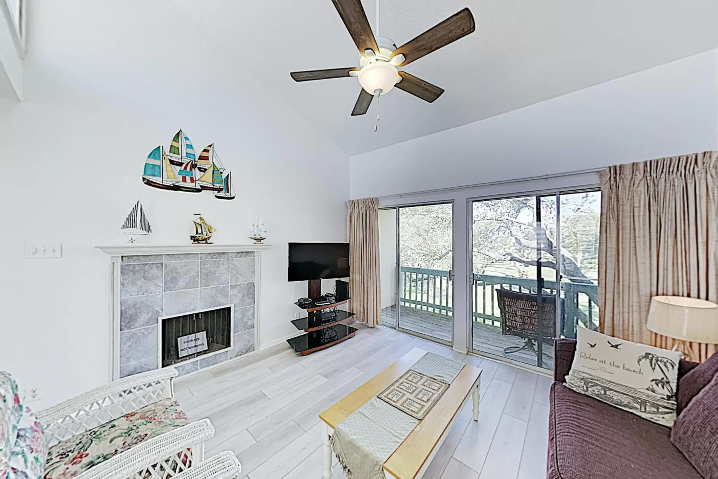 Apartment with Balcony in Fulton Beach Condos Apartment with Balcony in Fulton Beach Condos