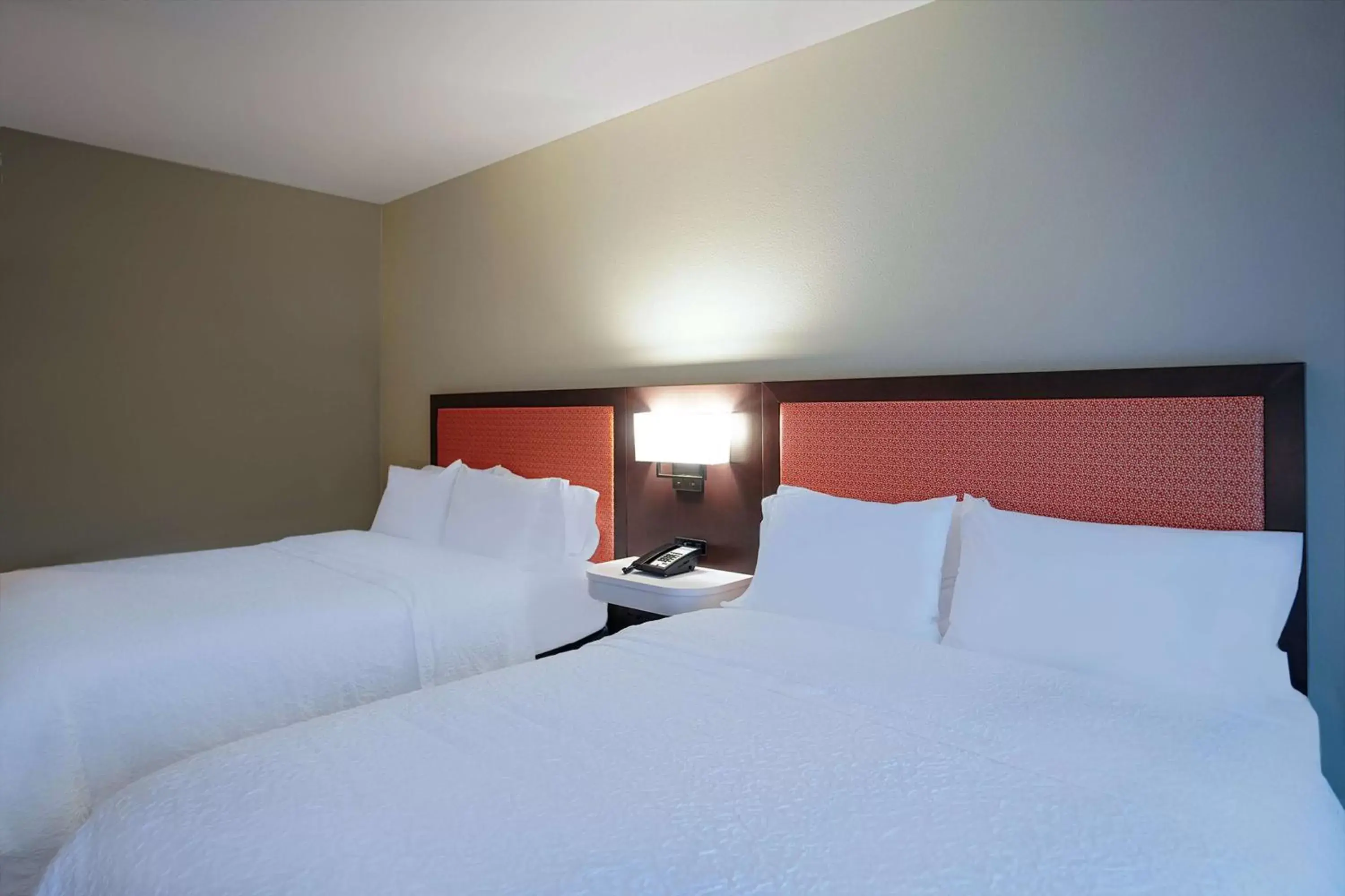 Queen Room with Two Queen Beds and Roll-In Shower - Mobility Access/Non-Smoking in Hampton Inn Colorado Springs I-25 Central Queen Room with Two Queen Beds and Roll-In Shower - Mobility Access/Non-Smoking in Hampton Inn Colorado Springs I-25 Central