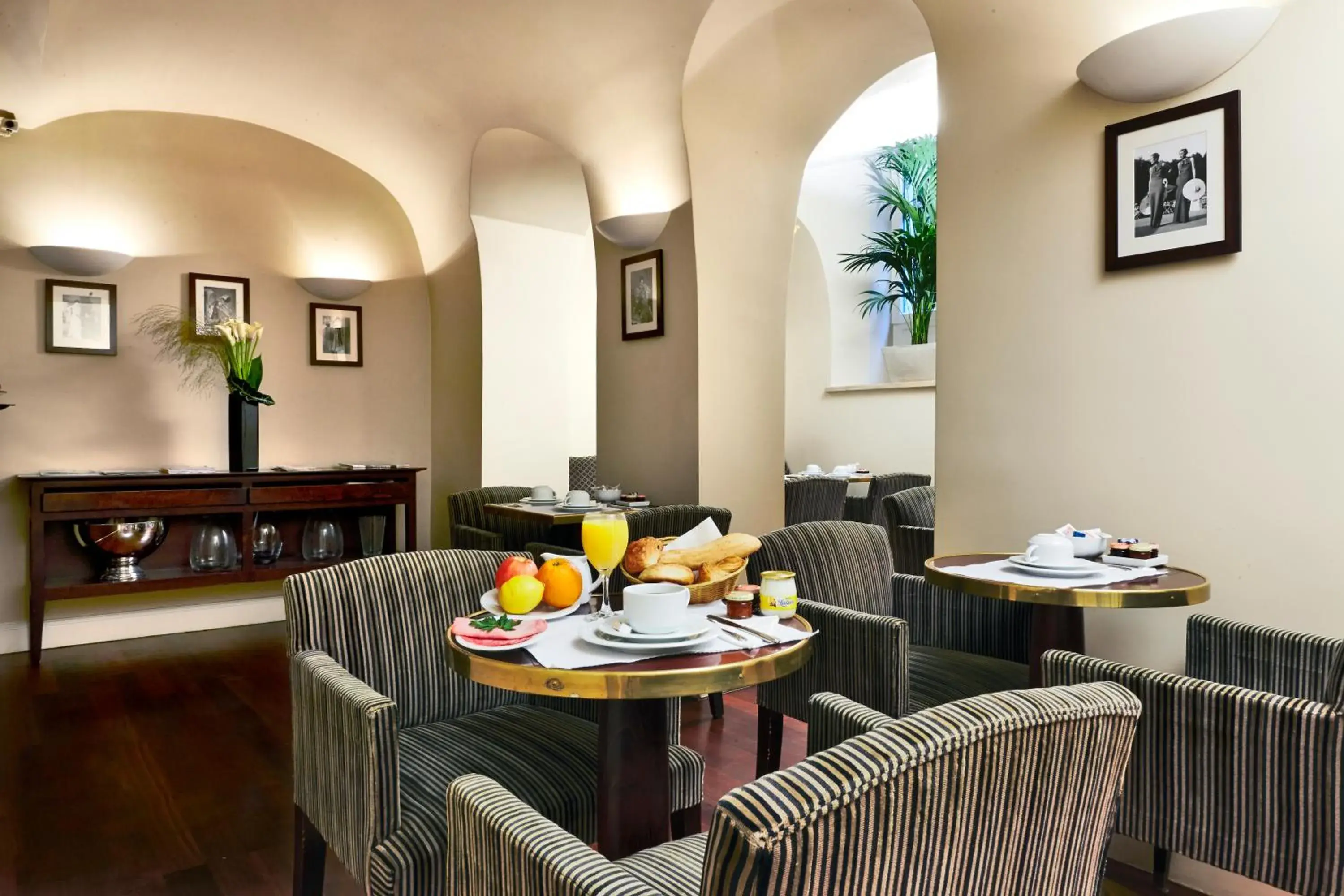 Twin Room in Golden Tulip Washington Opera Twin Room in Golden Tulip Washington Opera